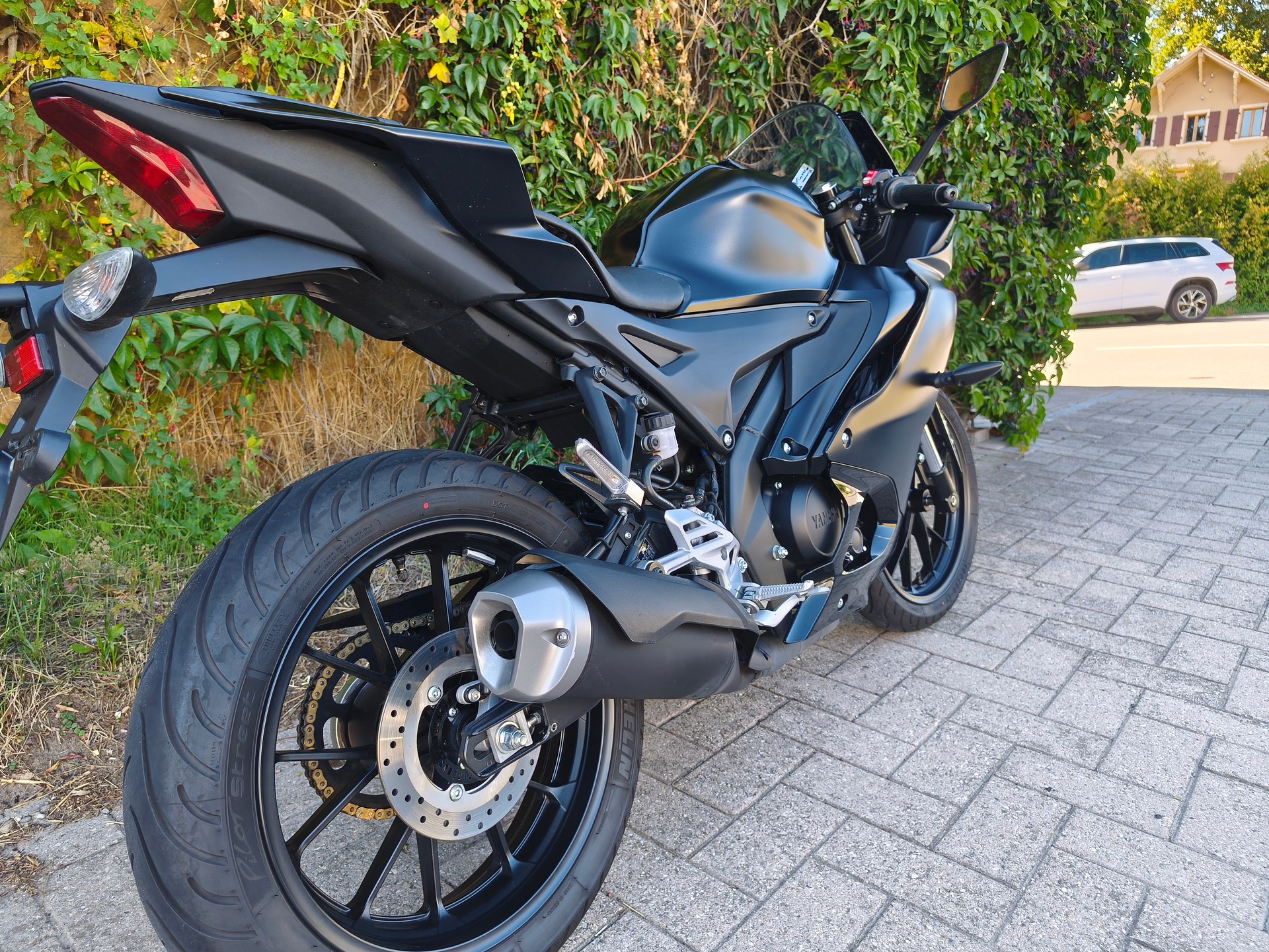 YAMAHA YZF-R 125 ABS-image-4
