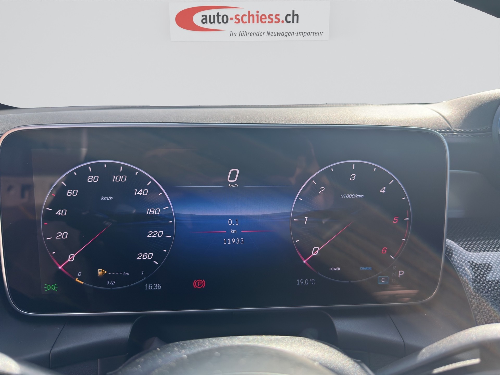 MERCEDES-BENZ GLC 300 d 4Matic AMG Line Night 9G-Tronic-image-9