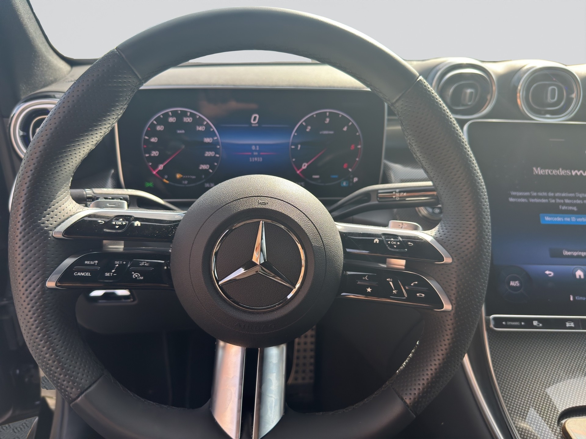 MERCEDES-BENZ GLC 300 d 4Matic 9G-Tronic AMG Line Night-image-11