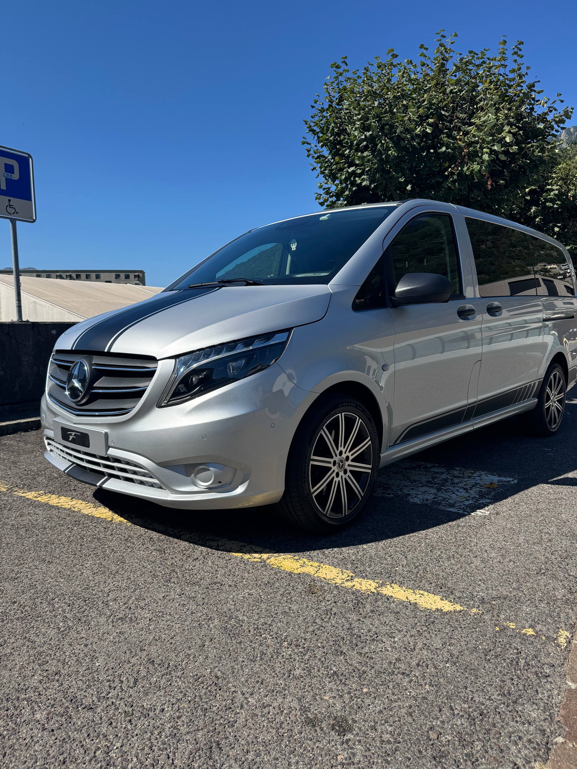 MERCEDES-BENZ VITO 116 CDI LANG SELECT TOURER FAMILY 4MATIC-image-1
