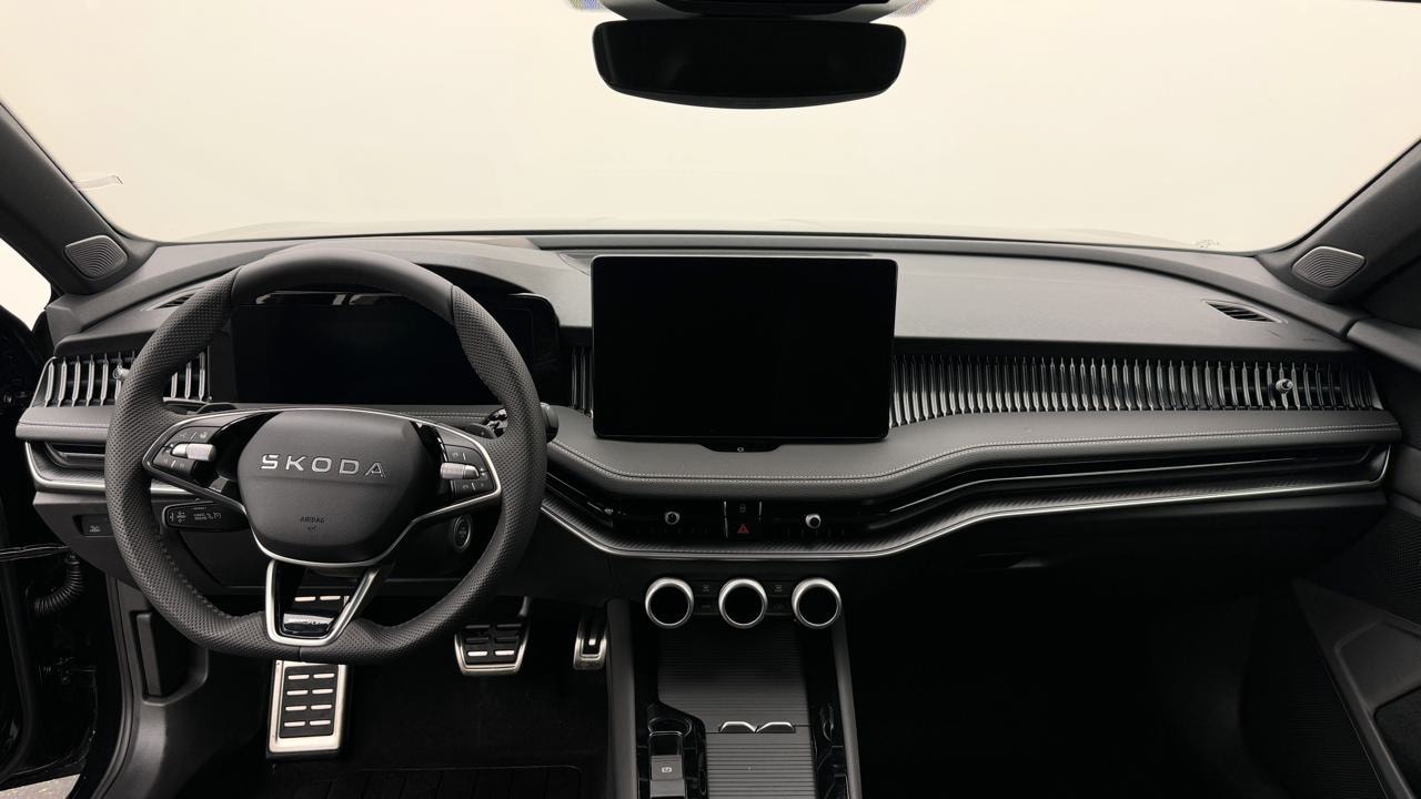 SKODA Superb Combi 2.0 TDi Sportline 4x4 DSG-image-5