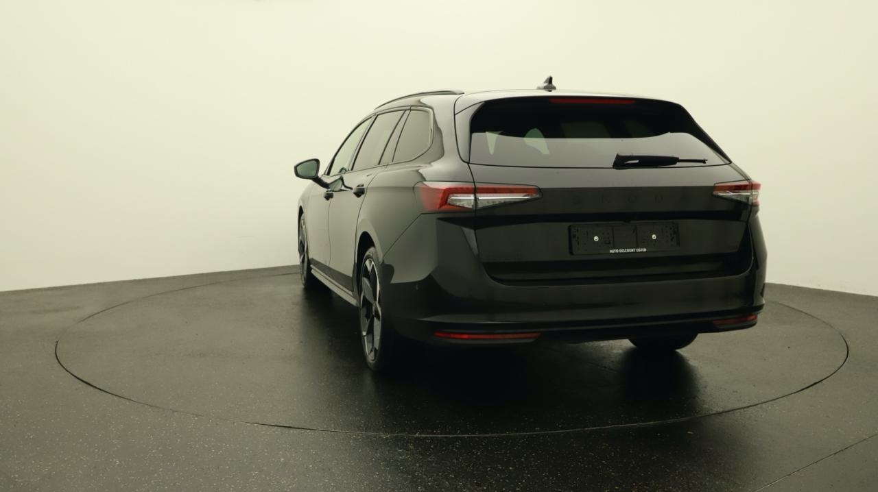 SKODA Superb Combi 2.0 TDi Sportline 4x4 DSG-image-3