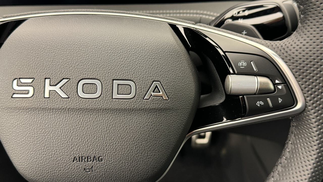 SKODA Superb Combi 2.0 TDi Sportline 4x4 DSG-image-9