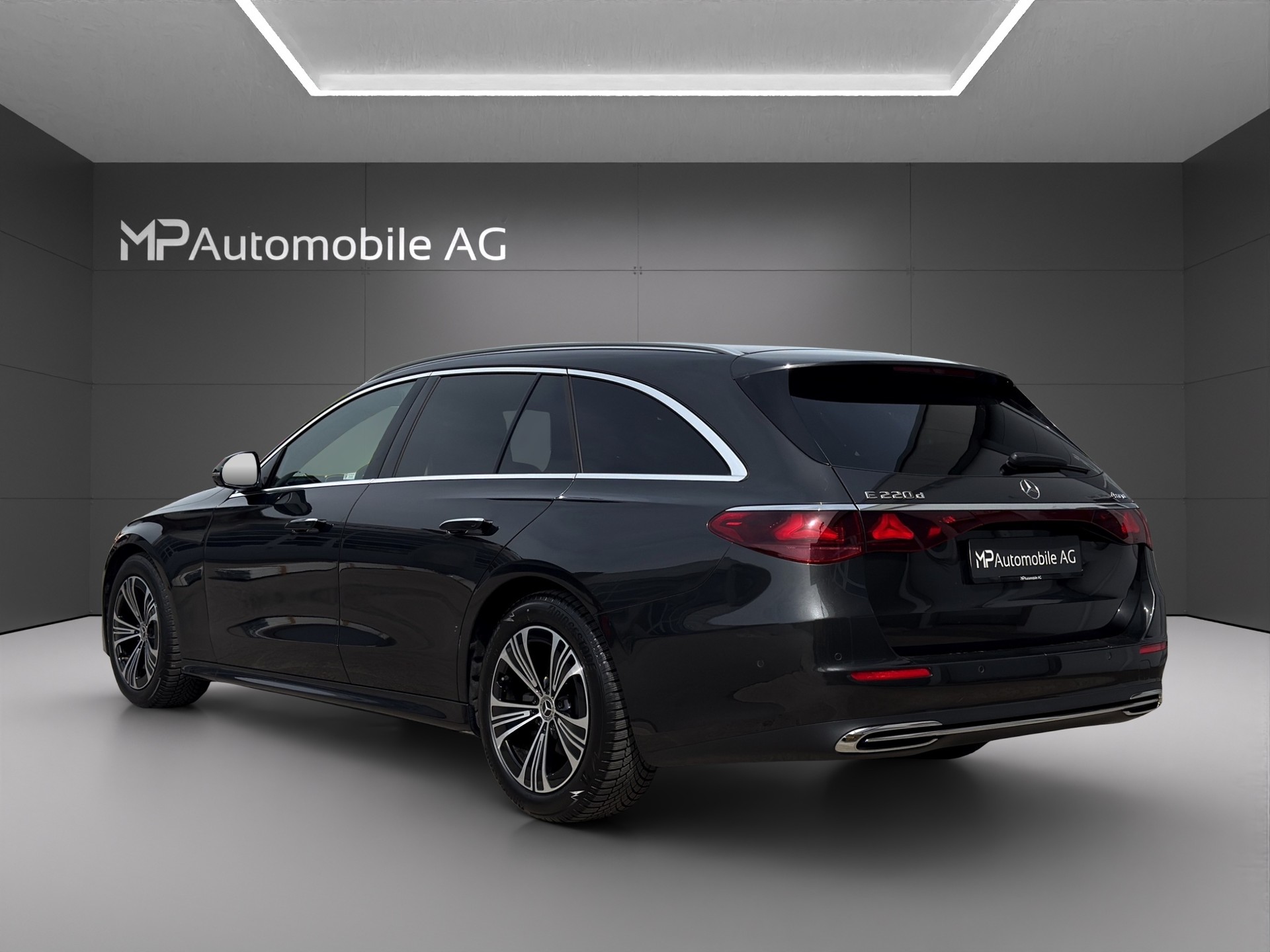 MERCEDES-BENZ E 220 d T 4Matic 9G-Tronic-image-5