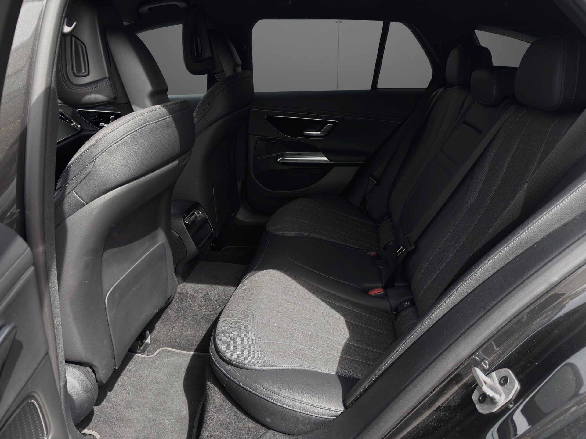 MERCEDES-BENZ E 220 d T 4Matic 9G-Tronic-image-8