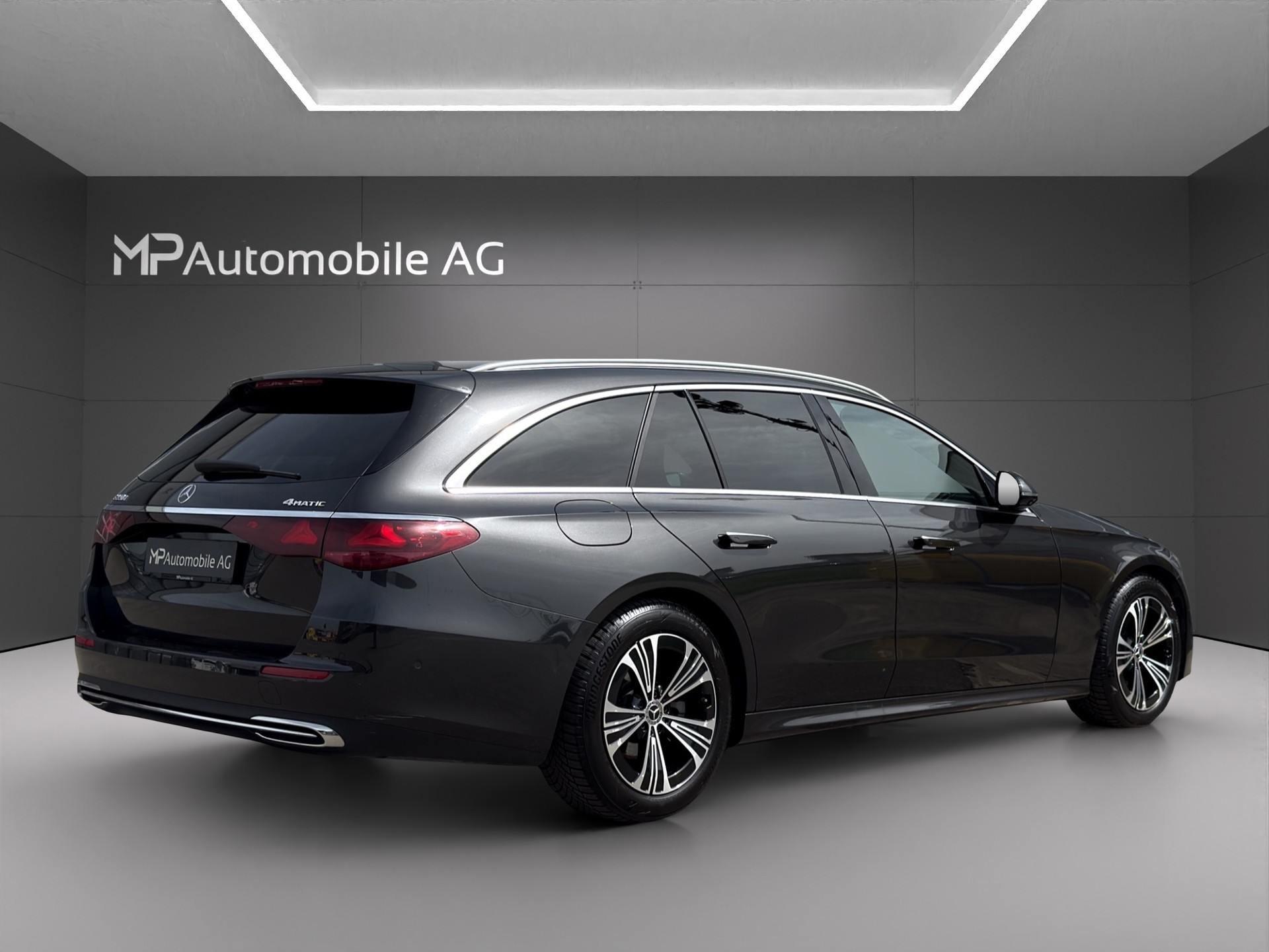 MERCEDES-BENZ E 220 d T 4Matic 9G-Tronic-image-2