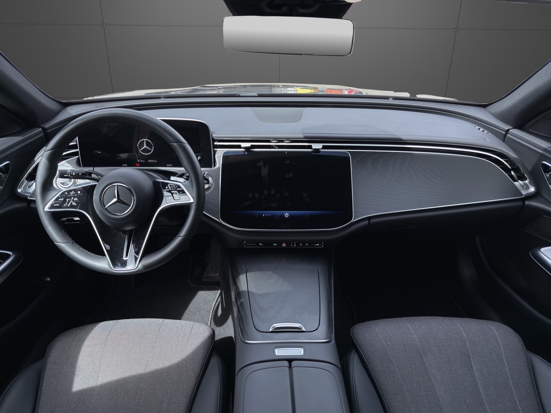 MERCEDES-BENZ E 220 d T 4Matic 9G-Tronic-image-12