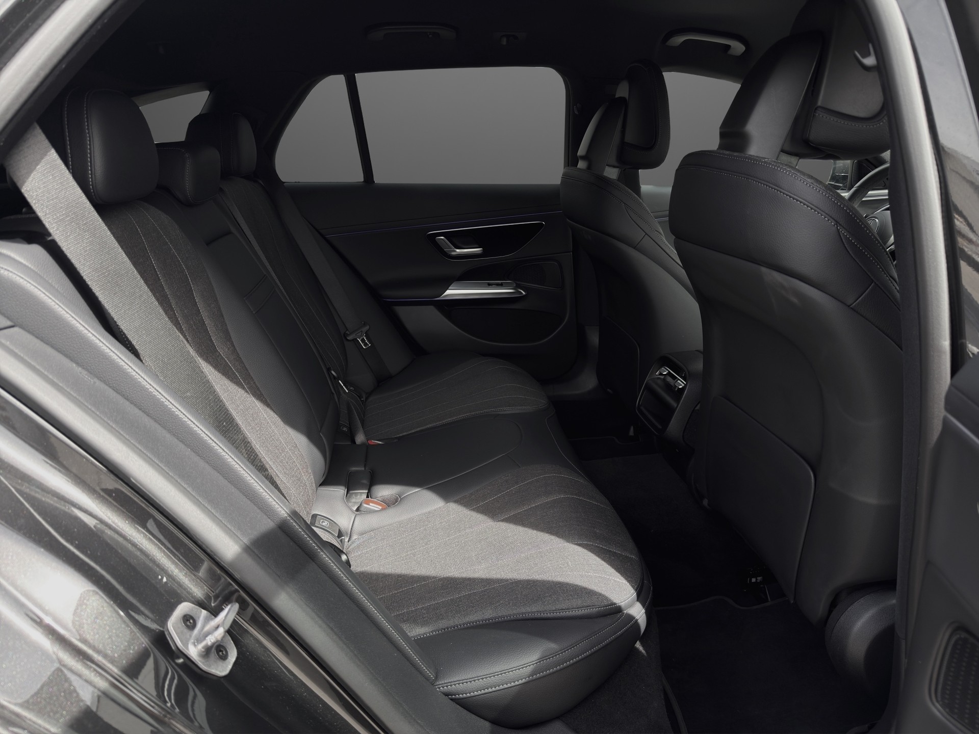 MERCEDES-BENZ E 220 d T 4Matic 9G-Tronic-image-9