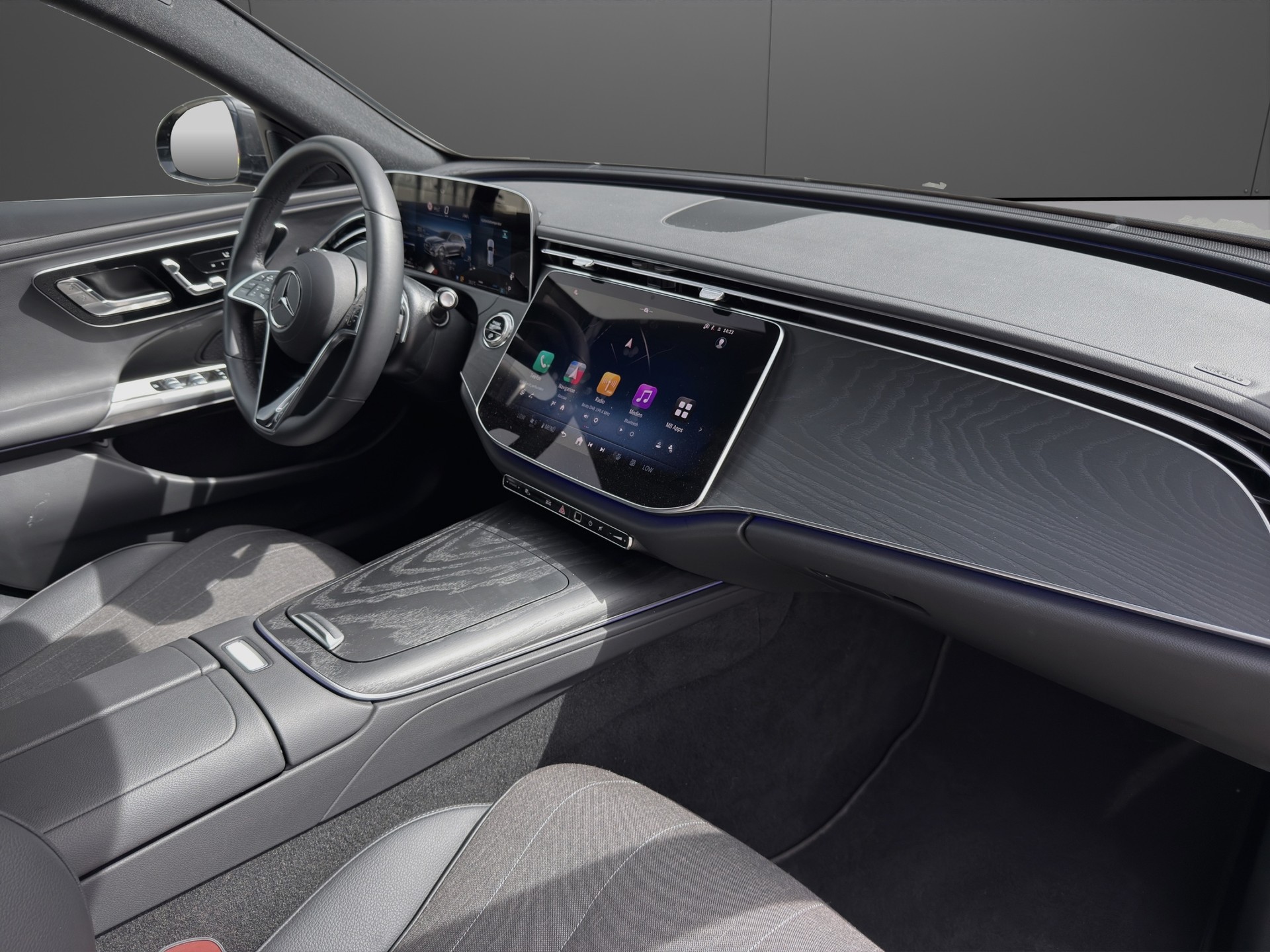 MERCEDES-BENZ E 220 d T 4Matic 9G-Tronic-image-11