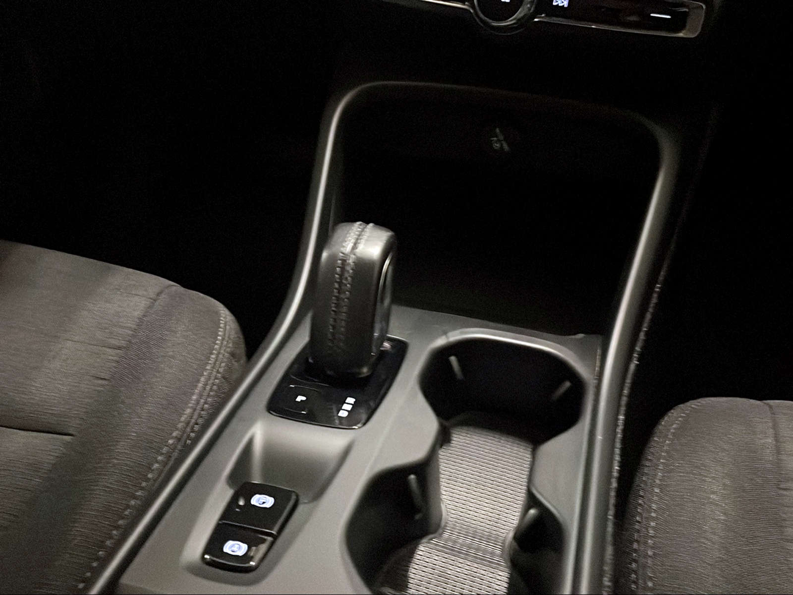 VOLVO XC40 1.5 T3 Momentum Light-image-10