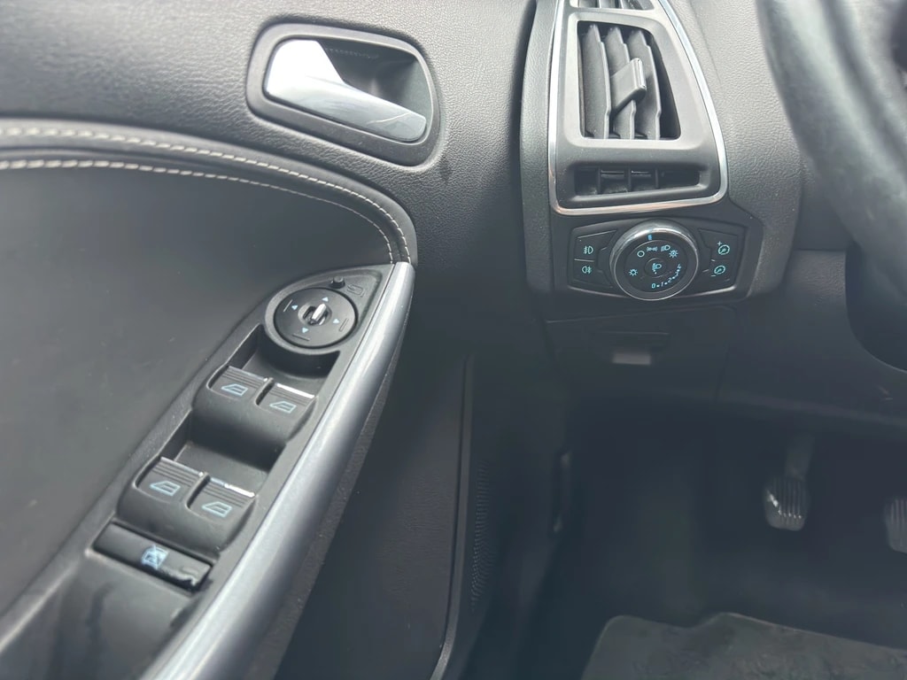 FORD Focus 1.0 SCTi Titanium-image-16