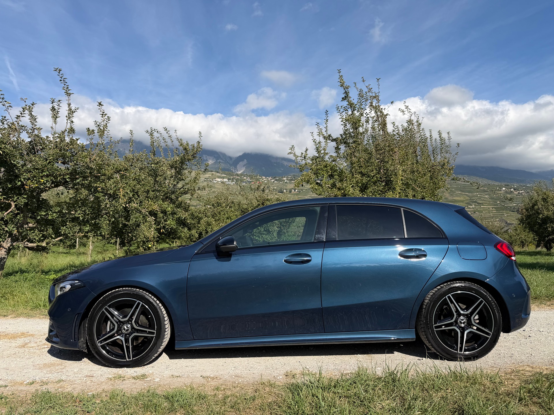 MERCEDES-BENZ A 180 AMG Line 7G-DCT-image-2