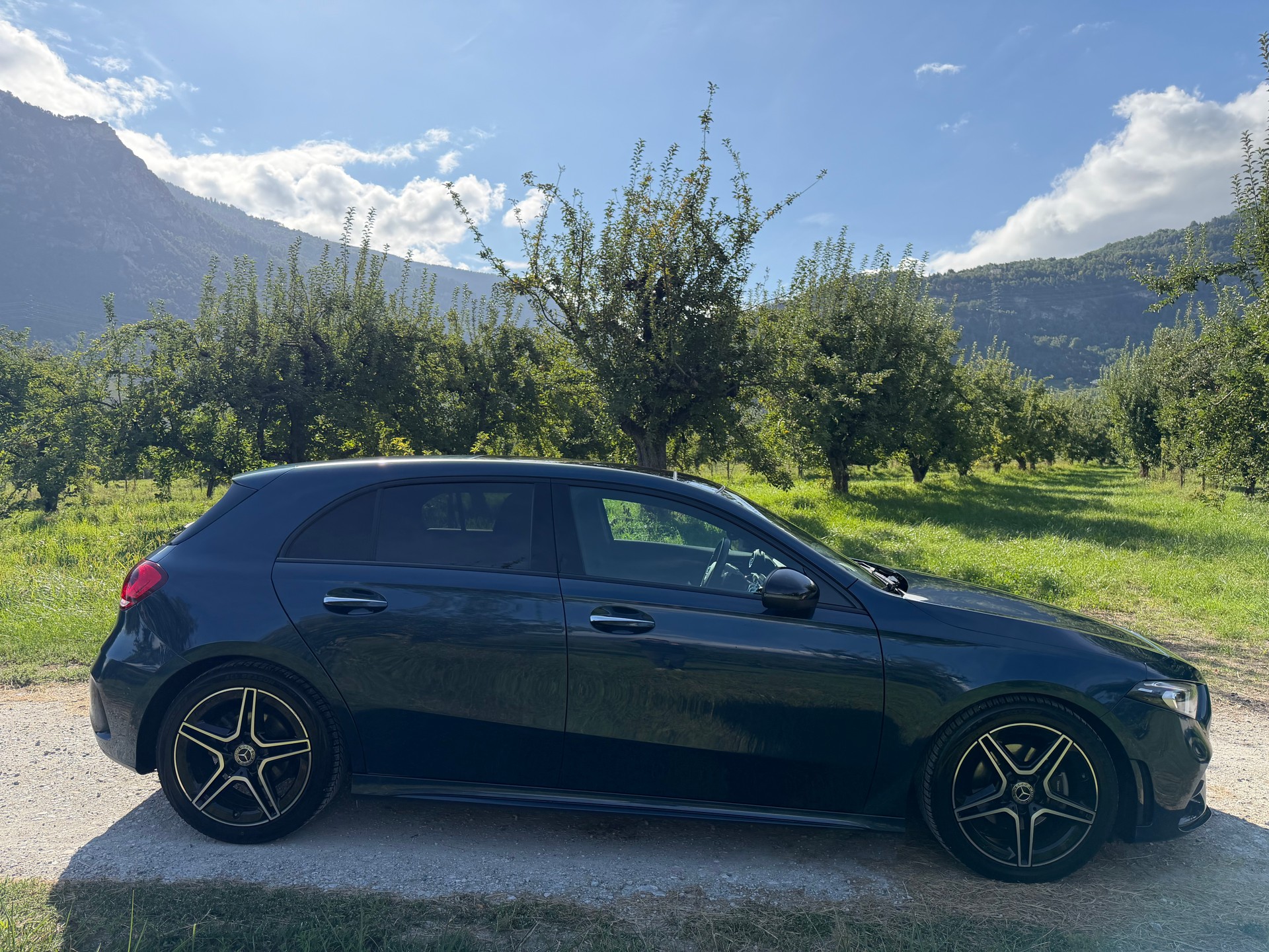 MERCEDES-BENZ A 180 AMG Line 7G-DCT-image-3