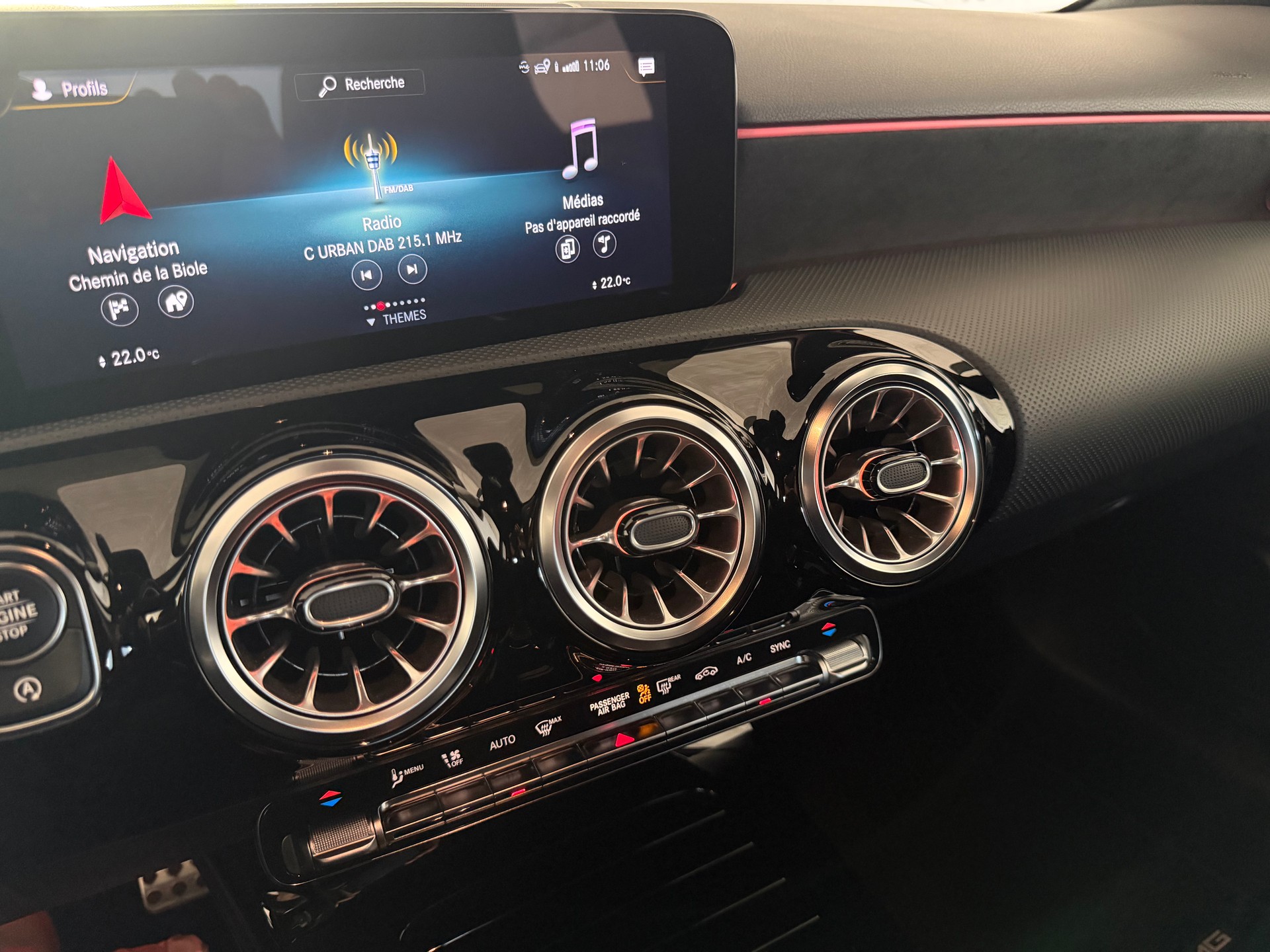 MERCEDES-BENZ A 180 AMG Line 7G-DCT-image-19