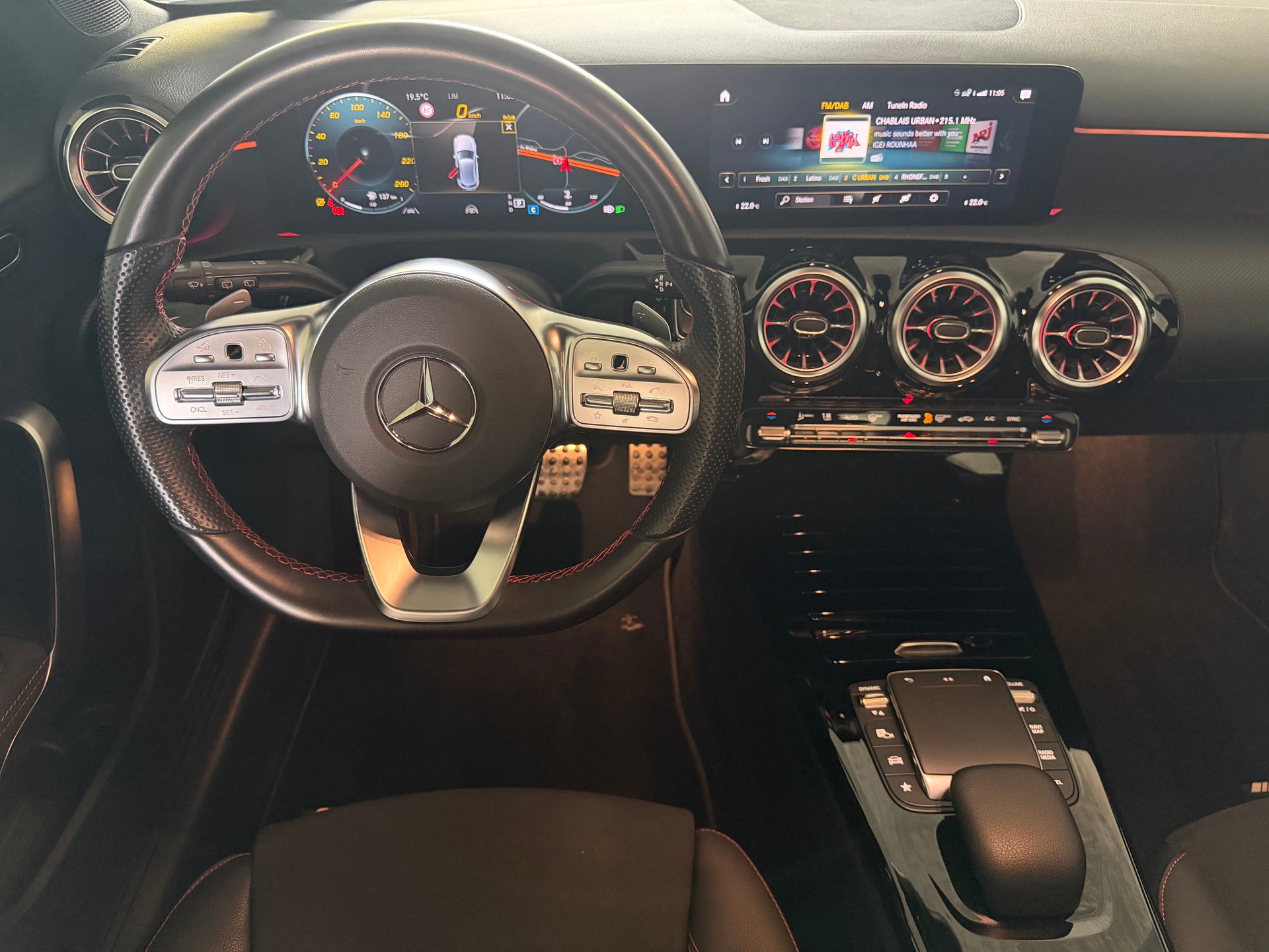 MERCEDES-BENZ A 180 AMG Line 7G-DCT-image-14