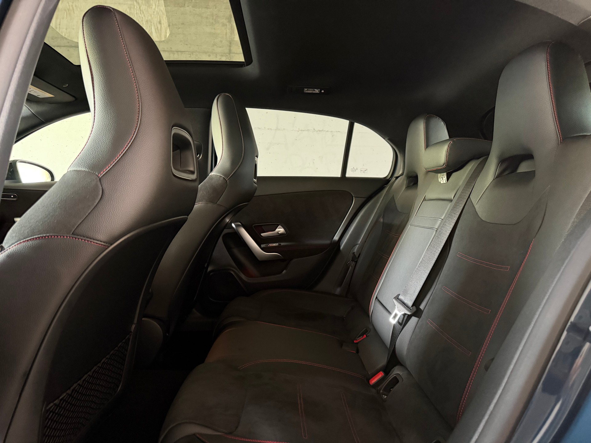 MERCEDES-BENZ A 180 AMG Line 7G-DCT-image-23