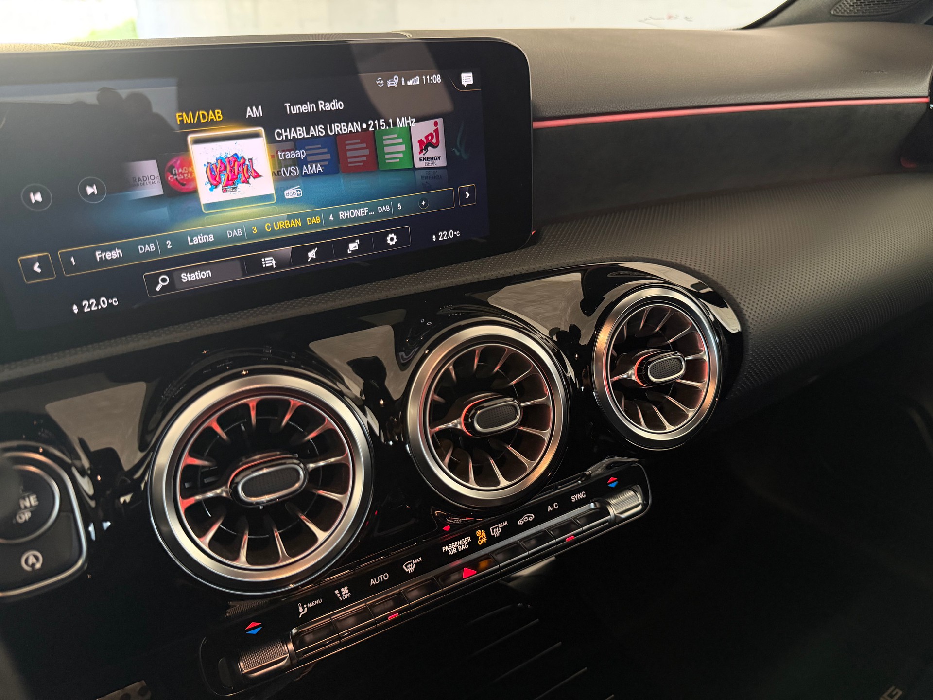 MERCEDES-BENZ A 180 AMG Line 7G-DCT-image-20