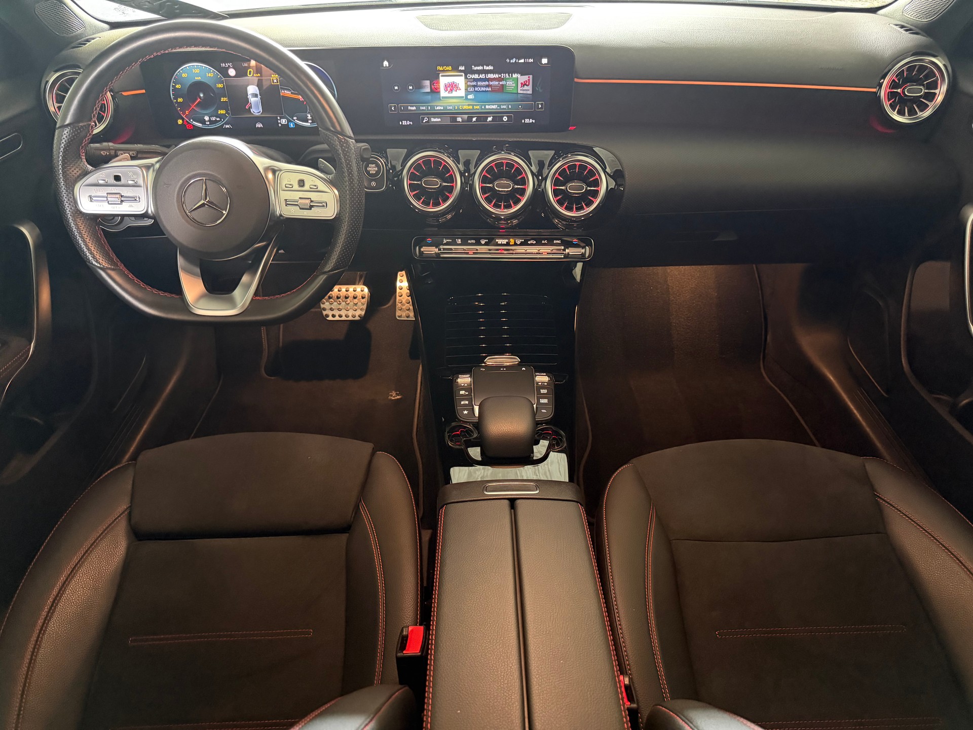 MERCEDES-BENZ A 180 AMG Line 7G-DCT-image-13