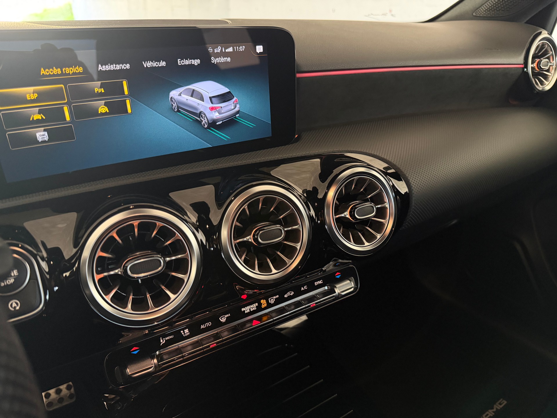 MERCEDES-BENZ A 180 AMG Line 7G-DCT-image-18