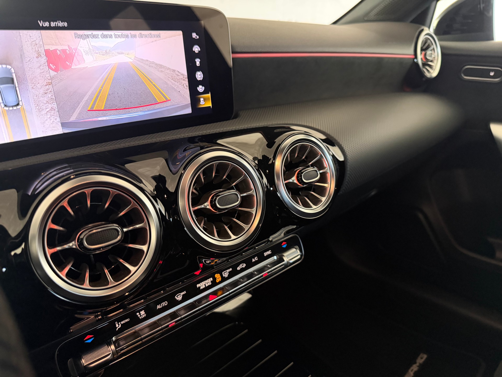 MERCEDES-BENZ A 180 AMG Line 7G-DCT-image-17