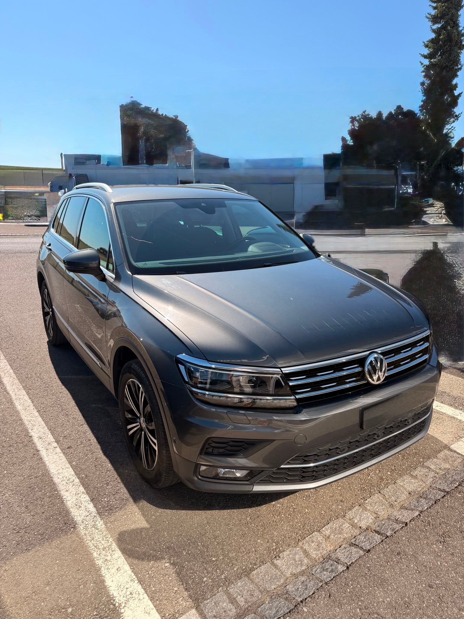 VW Tiguan 2.0TSI Highline 4Motion DSG - Nouvelle Expertise : 25.09.2026 - Crochet l’attelage poids remorquable 2’500 Kg-image-0