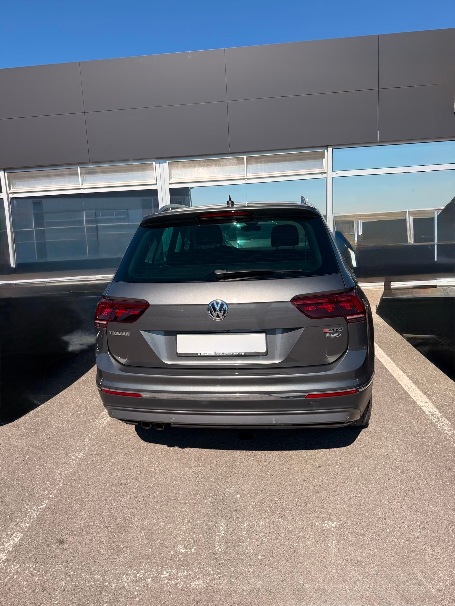 VW Tiguan 2.0TSI Highline 4Motion DSG - Nouvelle Expertise : 25.09.2026 - Crochet l’attelage poids remorquable 2’500 Kg-image-2