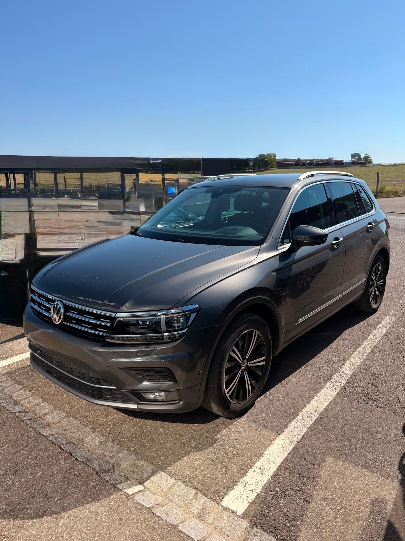 VW Tiguan 2.0TSI Highline 4Motion DSG - Nouvelle Expertise : 25.09.2026 - Crochet l’attelage poids remorquable 2’500 Kg-image-1