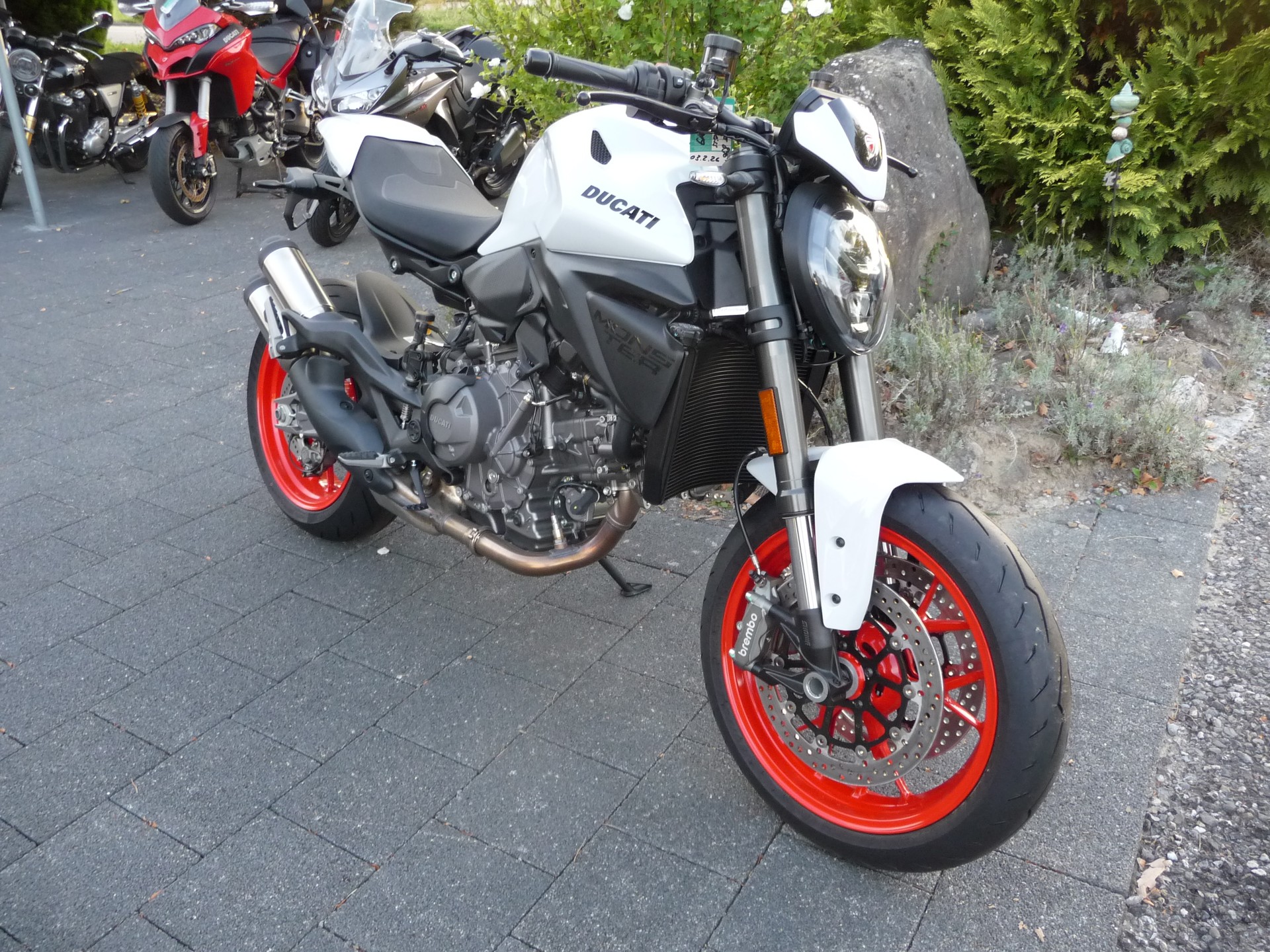 DUCATI MONSTER 890-showroom-element-2