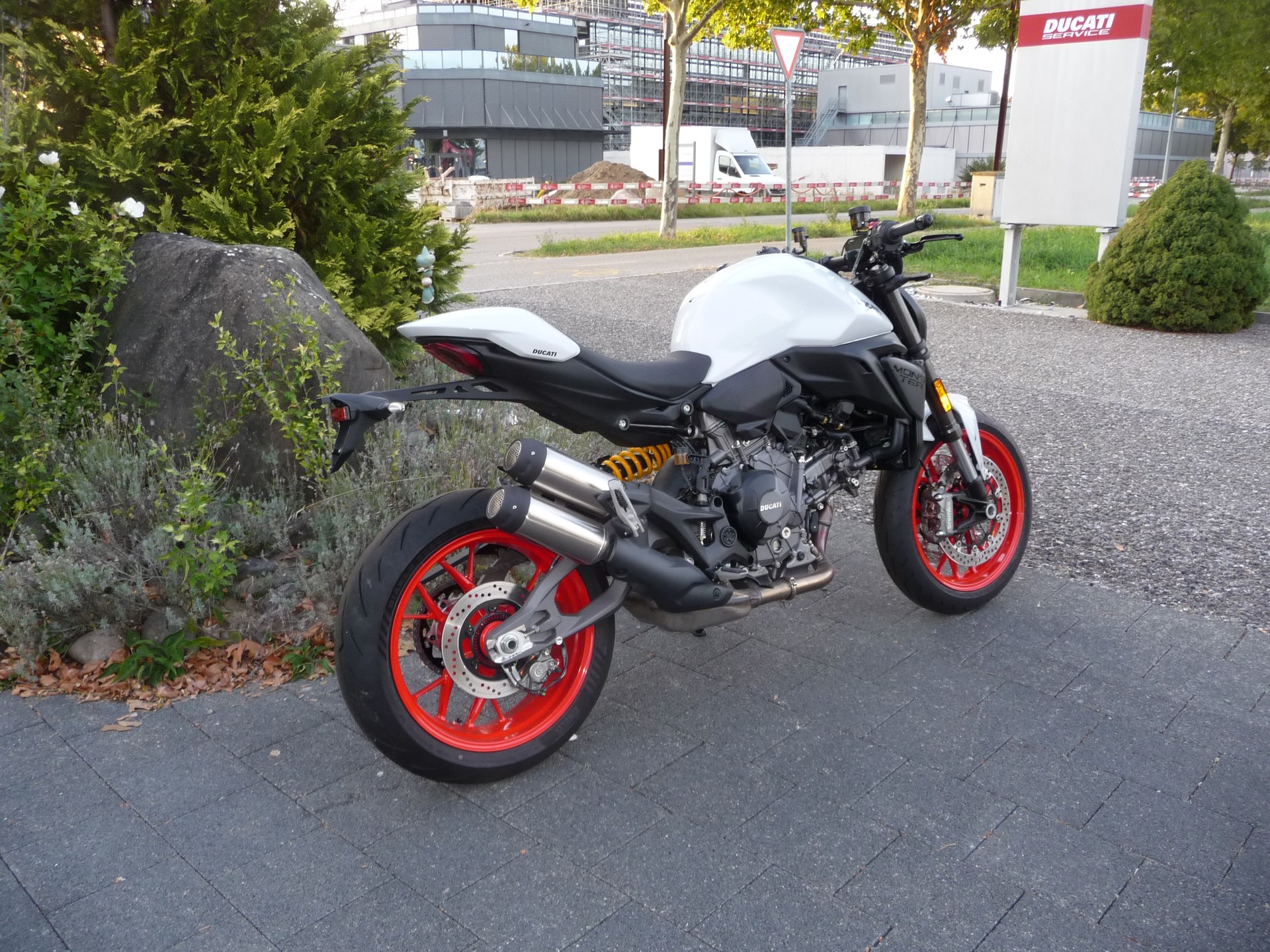 DUCATI MONSTER 890