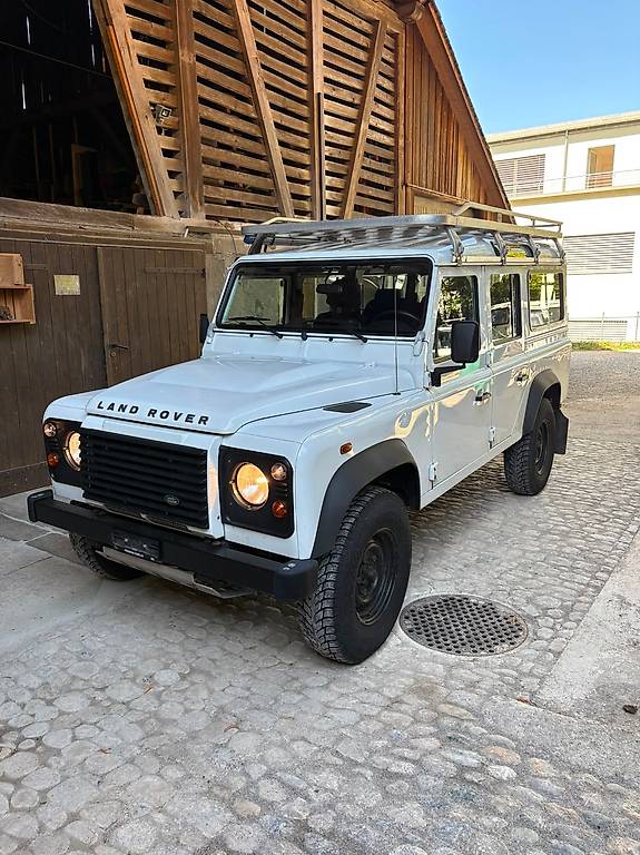 LAND ROVER Defender 110 2.2 TD4 Station Wagon-image-0