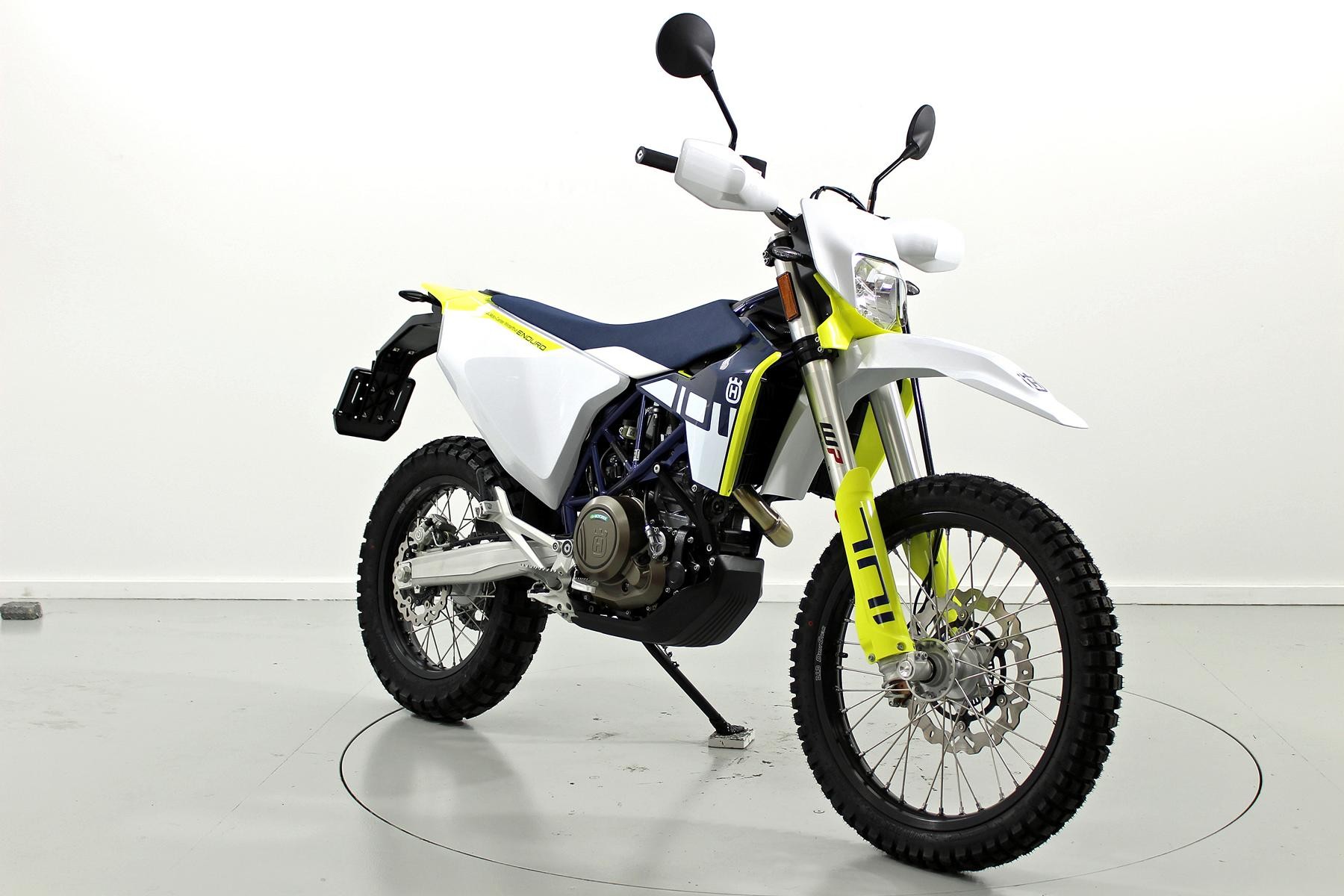 HUSQVARNA 701 Enduro ABS-showroom-element-1