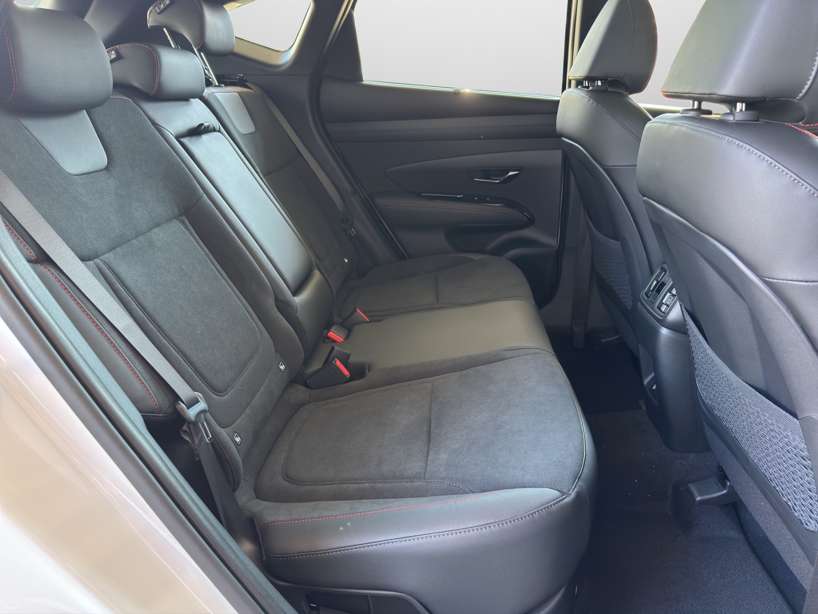 HYUNDAI Tucson 1.6 T-GDi HEV N-Line Sunroof 4WD MY27-image-12