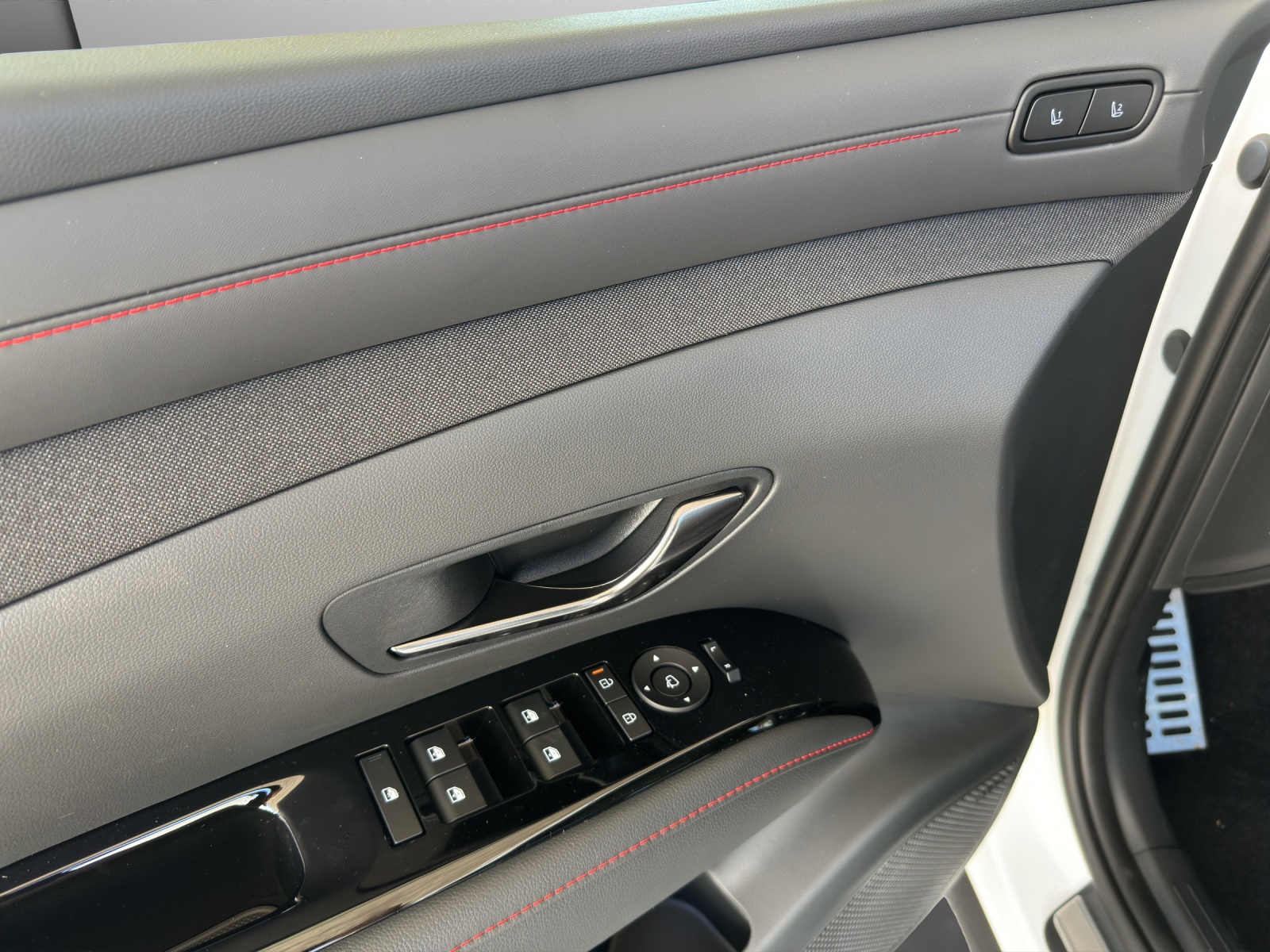 HYUNDAI Tucson 1.6 T-GDi HEV N-Line Sunroof 4WD MY27-image-13