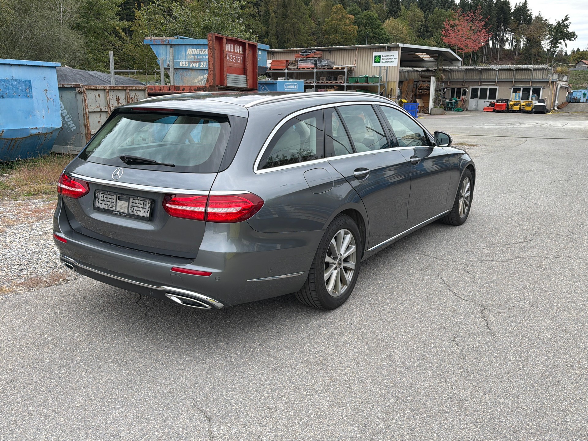 MERCEDES-BENZ E 220 d Swiss Star Exclusive 4Matic 9G-Tronic-image-4