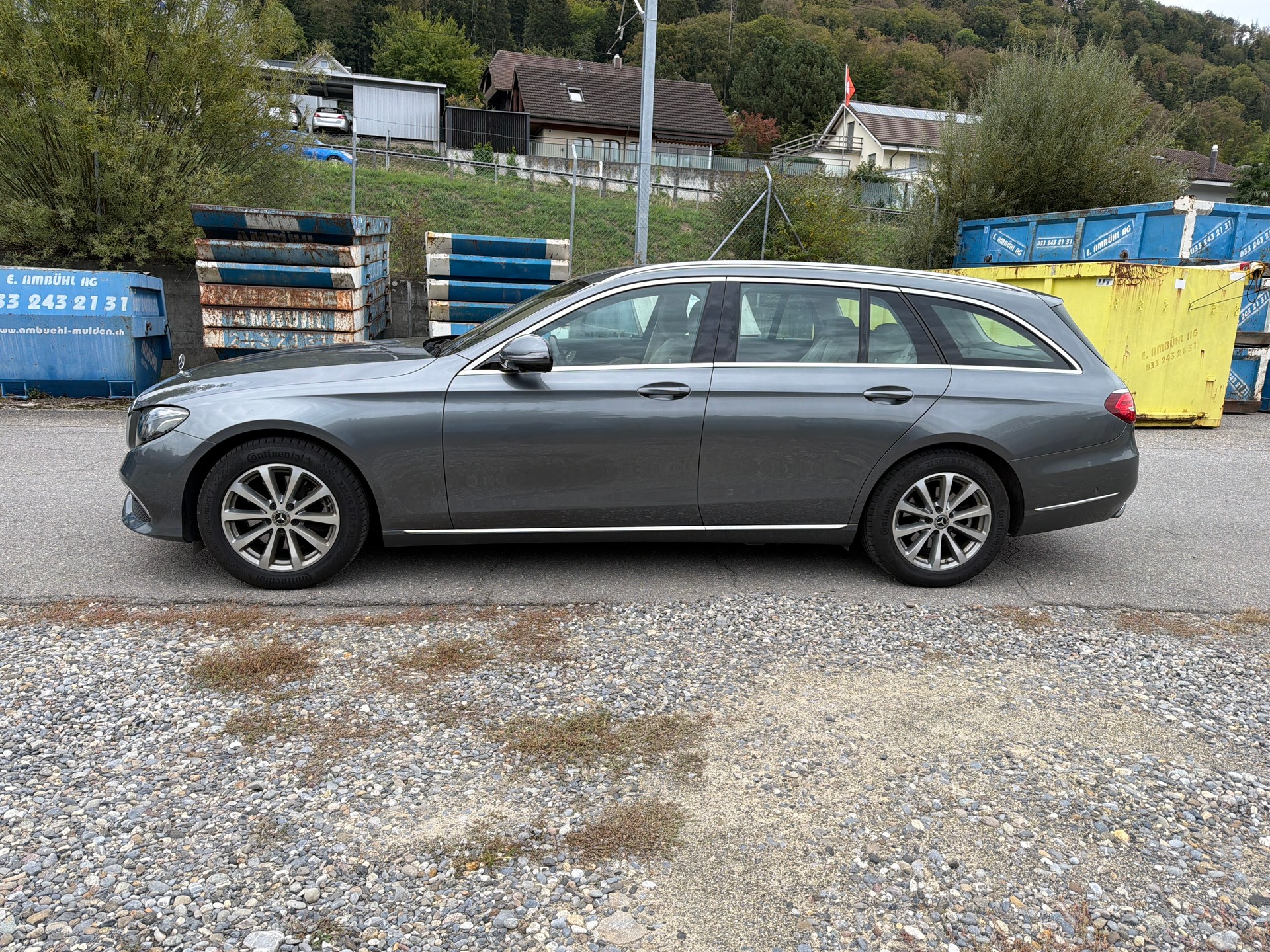 MERCEDES-BENZ E 220 d Swiss Star Exclusive 4Matic 9G-Tronic-image-1