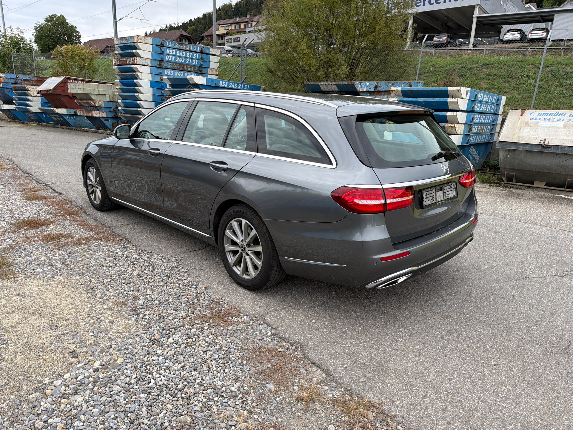MERCEDES-BENZ E 220 d Swiss Star Exclusive 4Matic 9G-Tronic-image-2