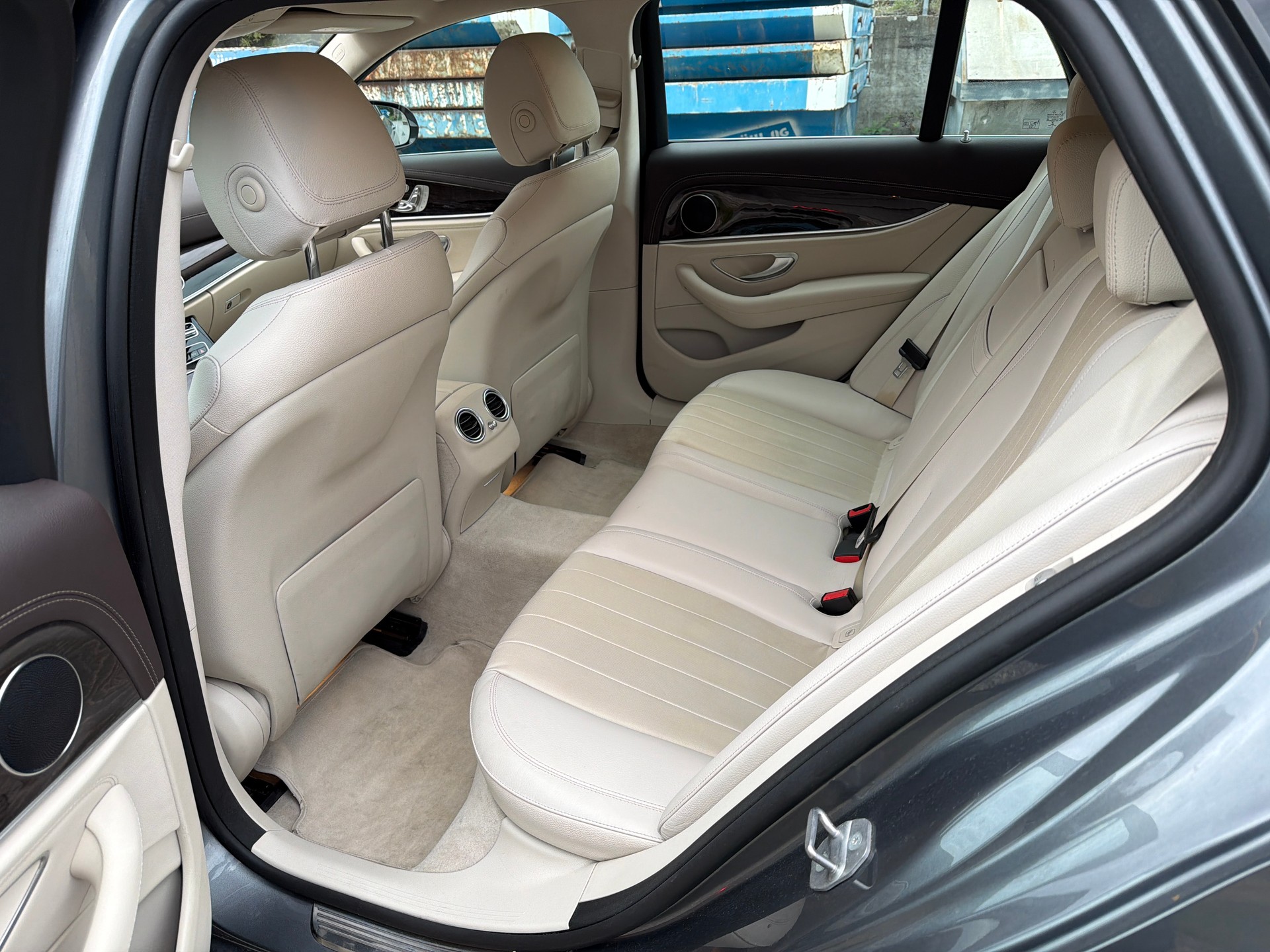 MERCEDES-BENZ E 220 d Swiss Star Exclusive 4Matic 9G-Tronic-image-11