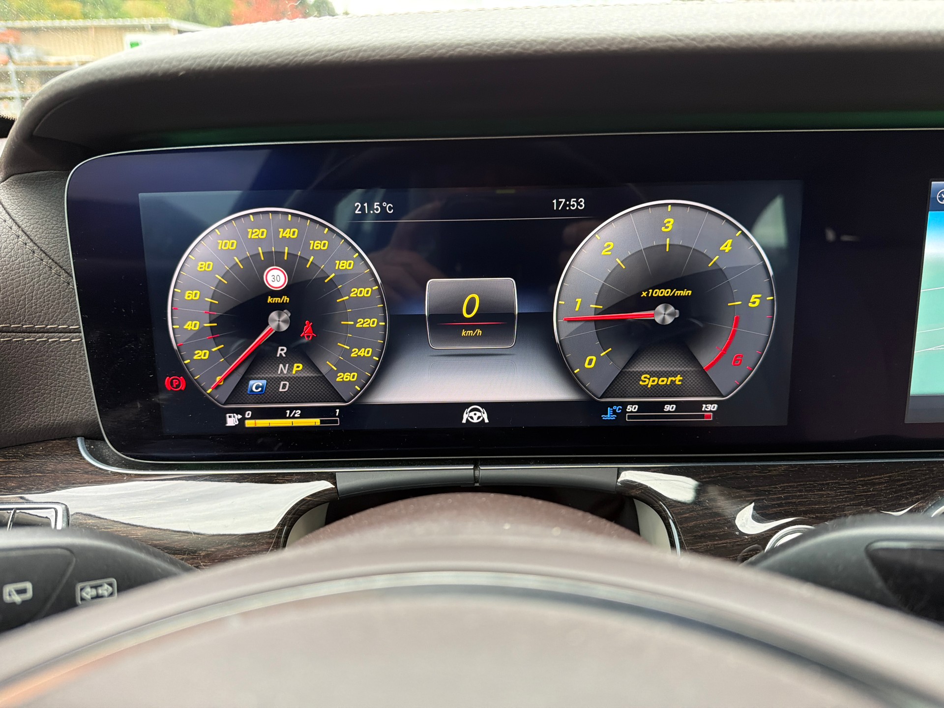 MERCEDES-BENZ E 220 d Swiss Star Exclusive 4Matic 9G-Tronic-image-15