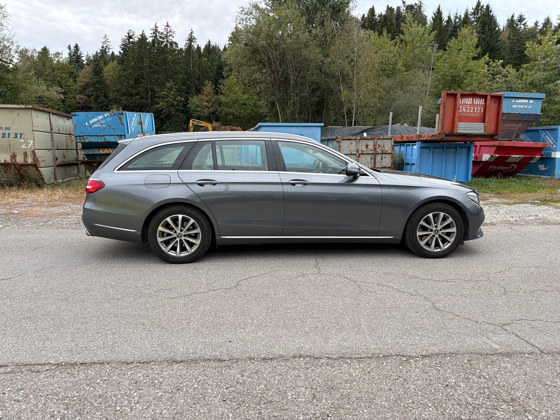 MERCEDES-BENZ E 220 d Swiss Star Exclusive 4Matic 9G-Tronic-image-5