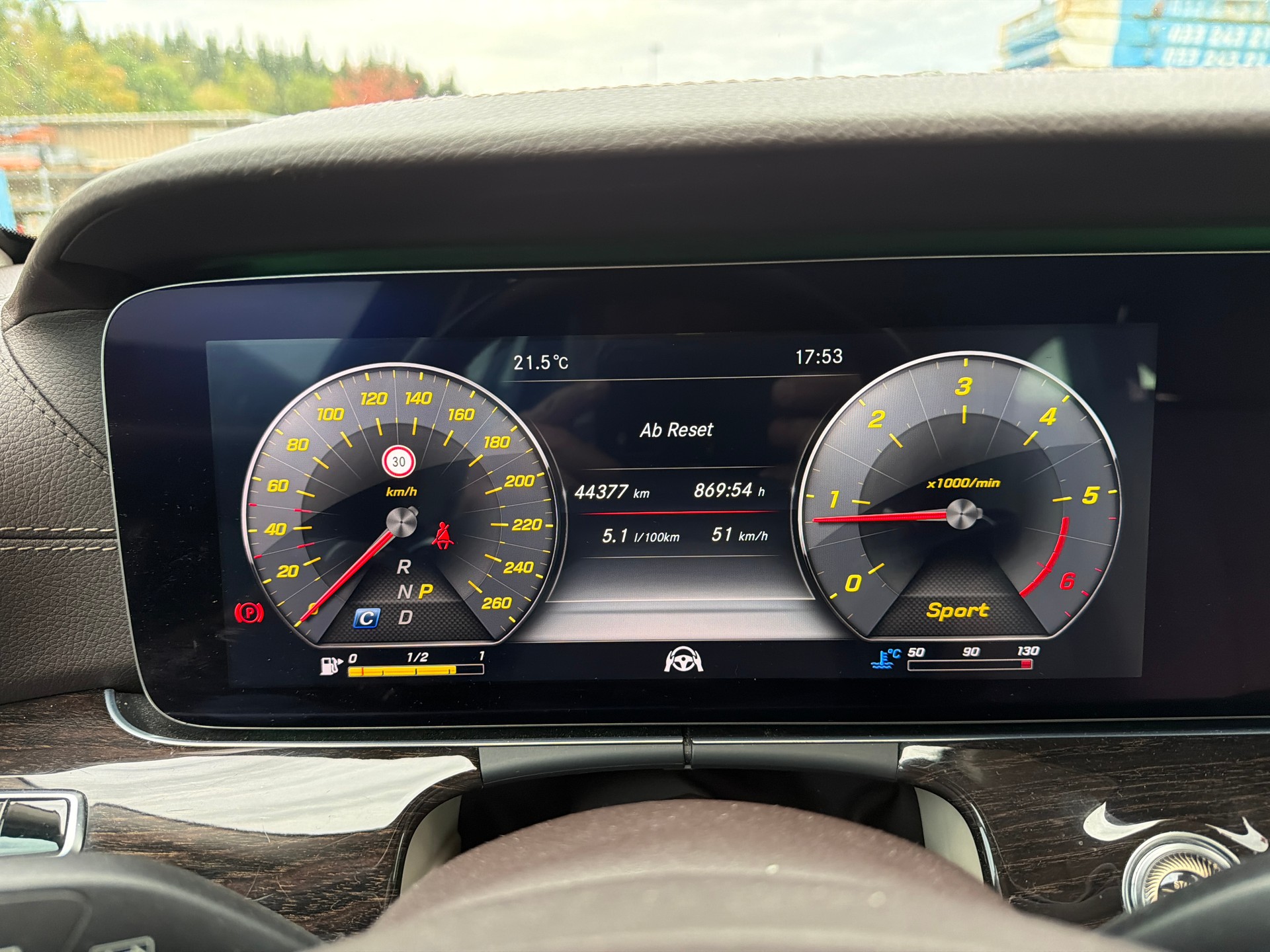 MERCEDES-BENZ E 220 d Swiss Star Exclusive 4Matic 9G-Tronic-image-14