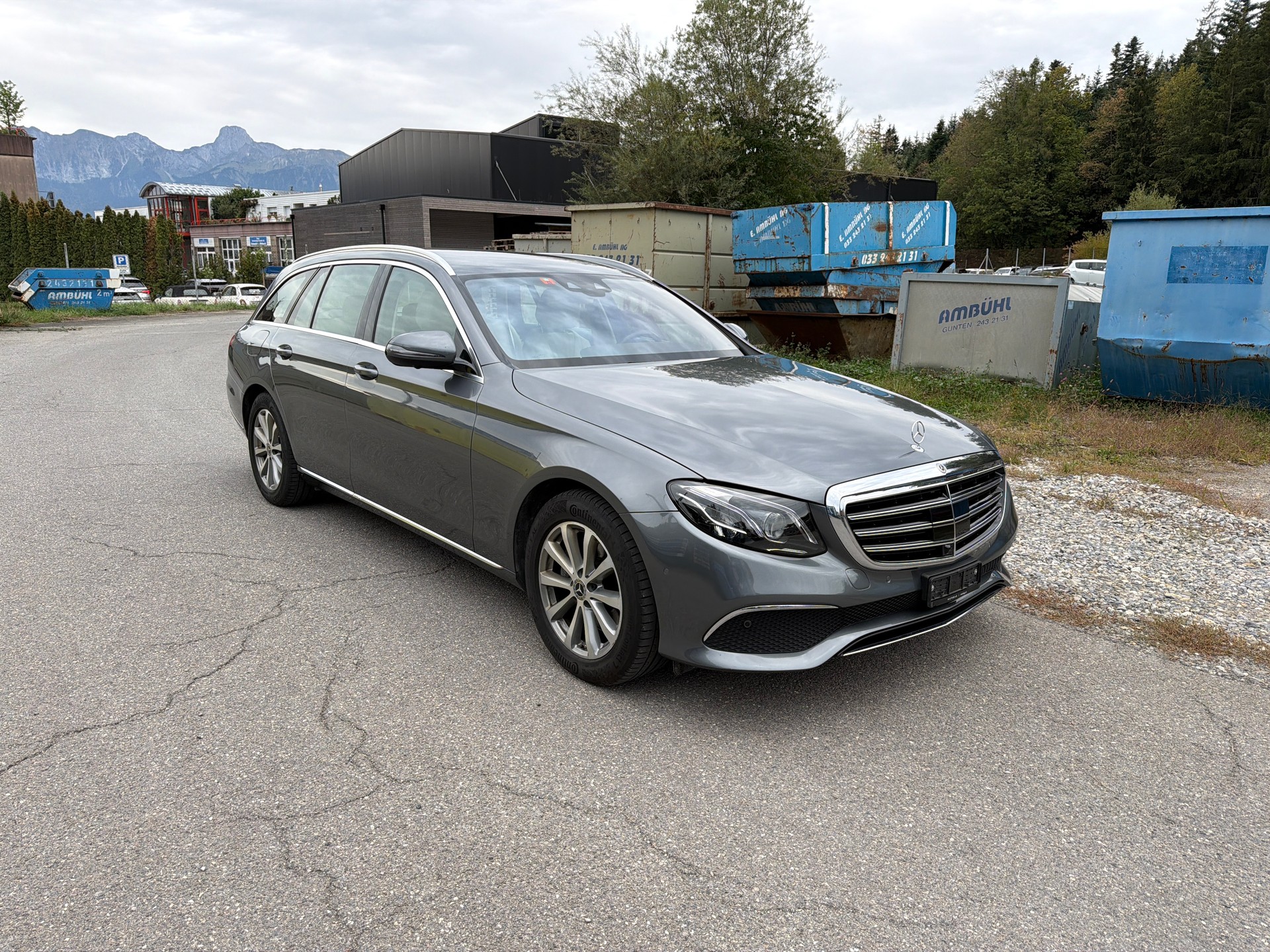 MERCEDES-BENZ E 220 d Swiss Star Exclusive 4Matic 9G-Tronic-image-6