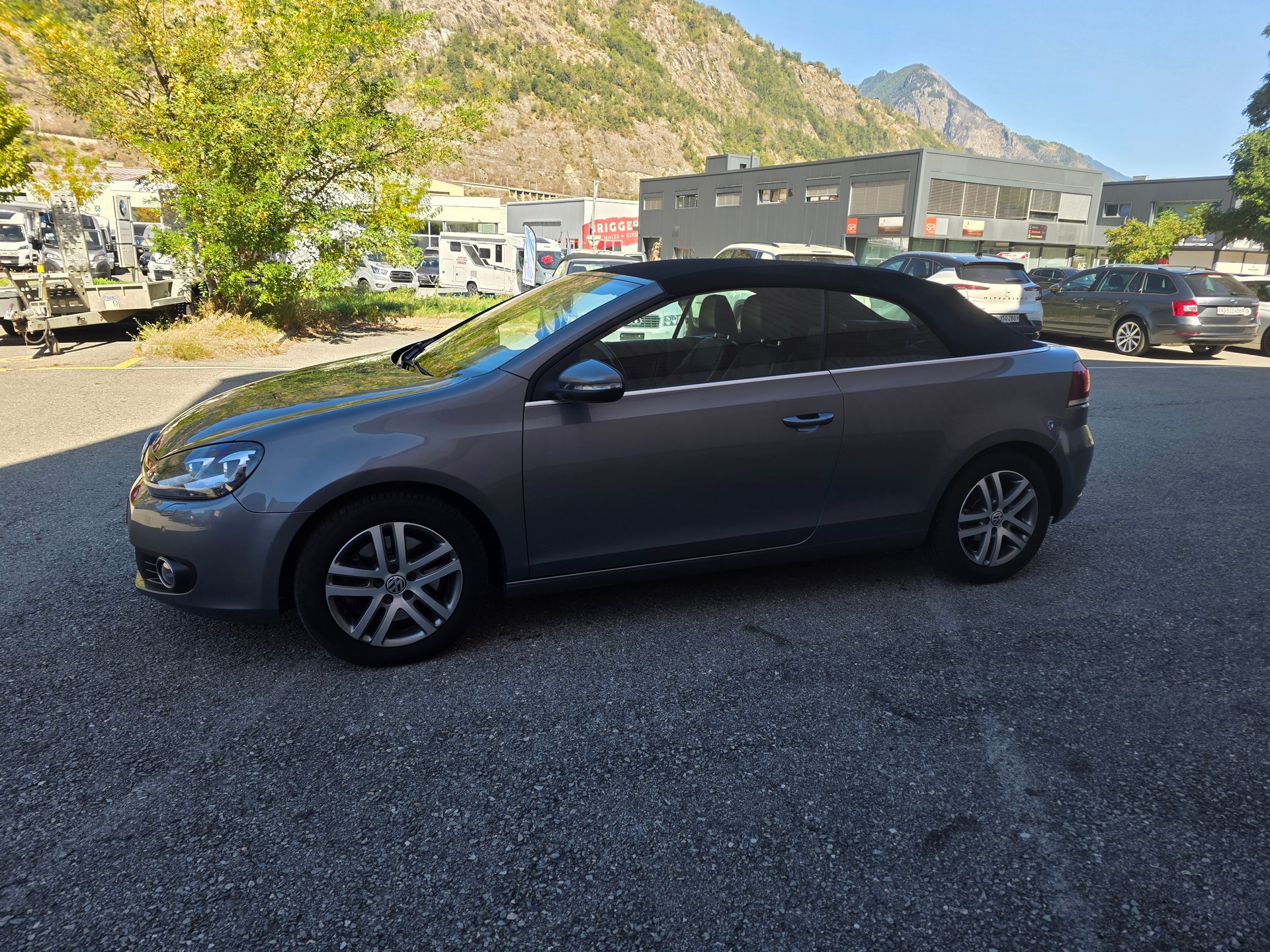 VW Golf Cabrio 2.0 TDI BMT DSG-image-4