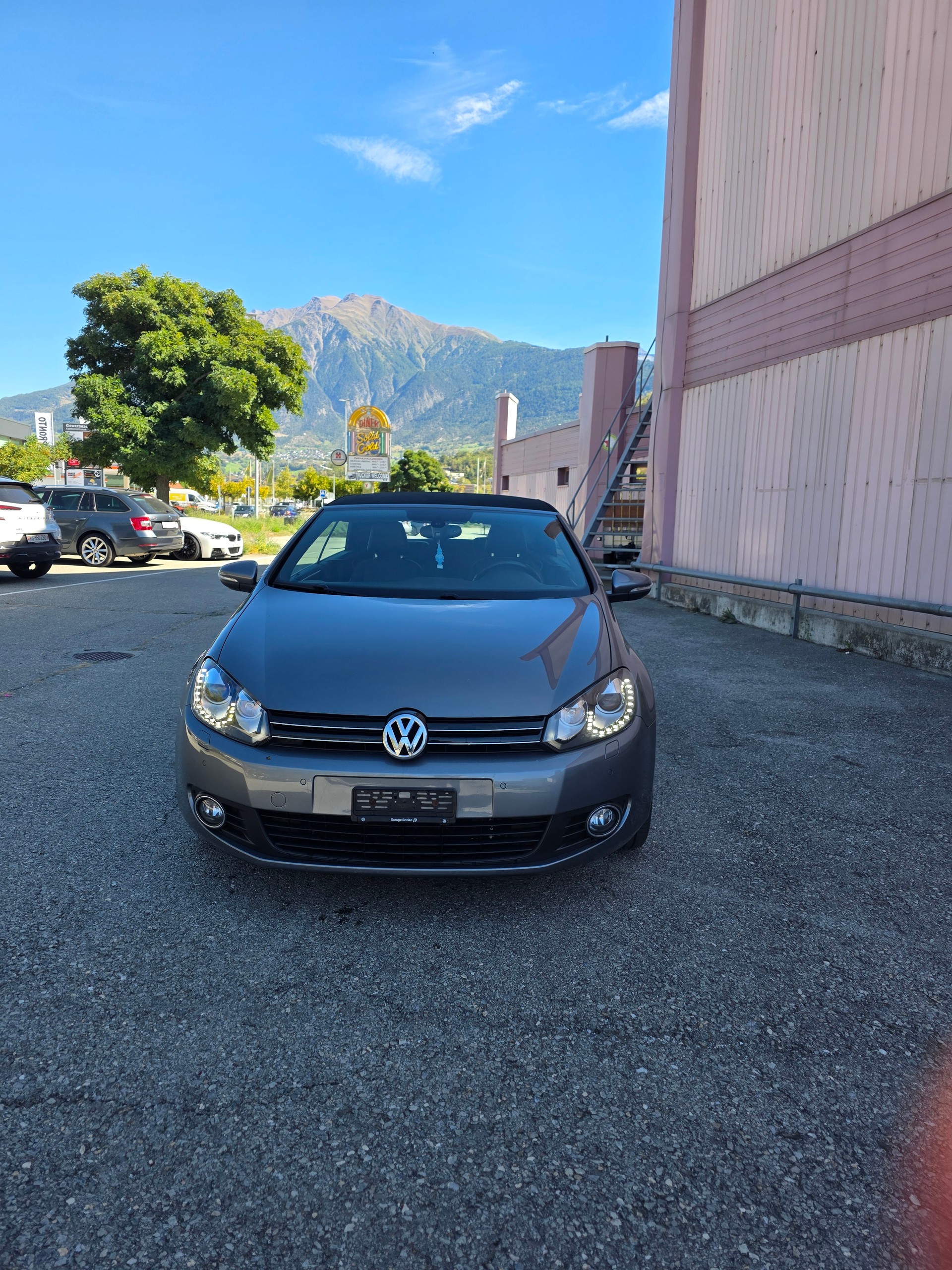 VW Golf Cabrio 2.0 TDI BMT DSG-image-1