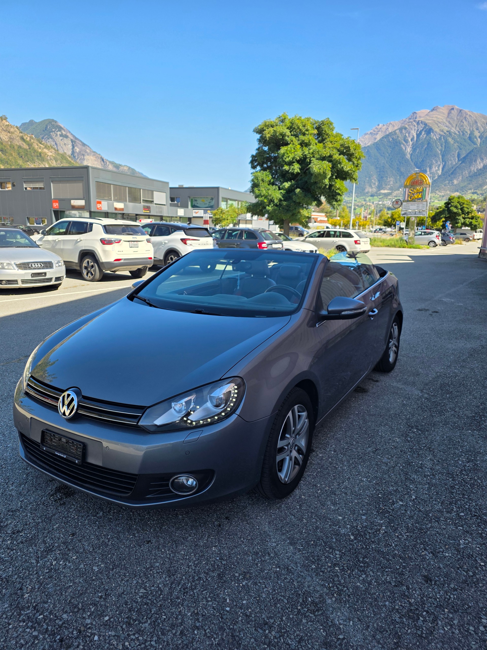 VW Golf Cabrio 2.0 TDI BMT DSG-image-12
