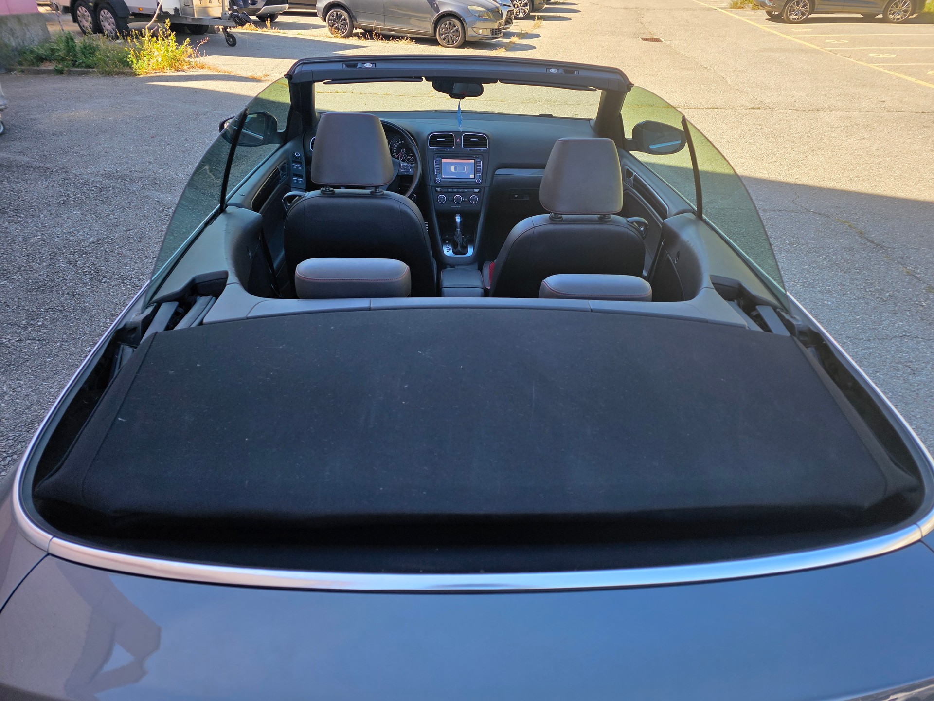 VW Golf Cabrio 2.0 TDI BMT DSG-image-13