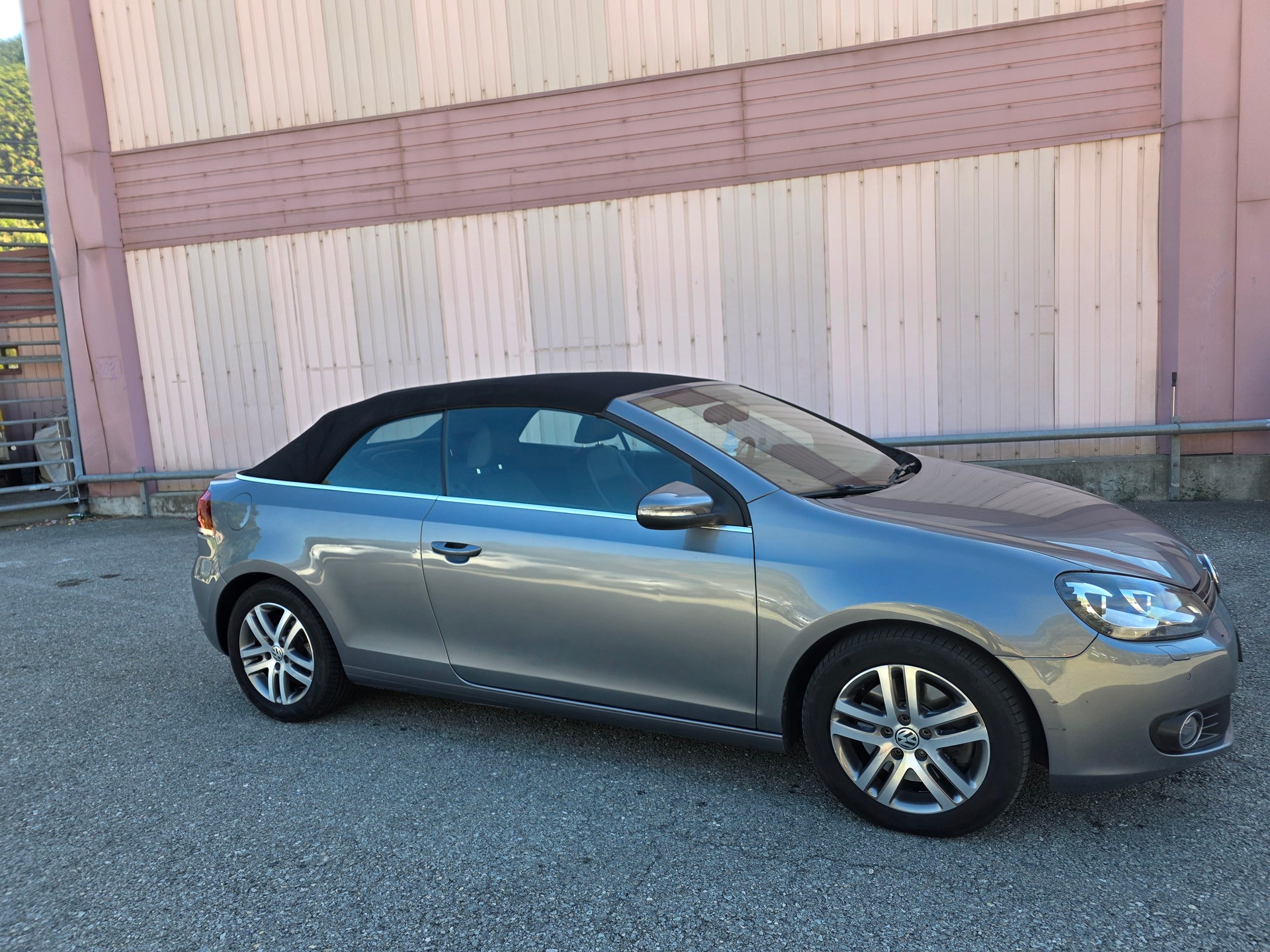 VW Golf Cabrio 2.0 TDI BMT DSG-image-3