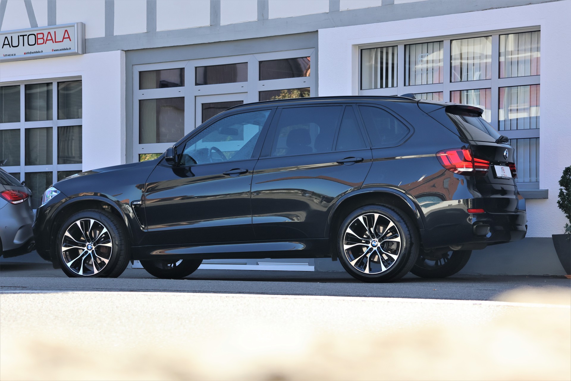 BMW X5 xDrive 30d Steptronic M-Sport (CH)-showroom-element-3