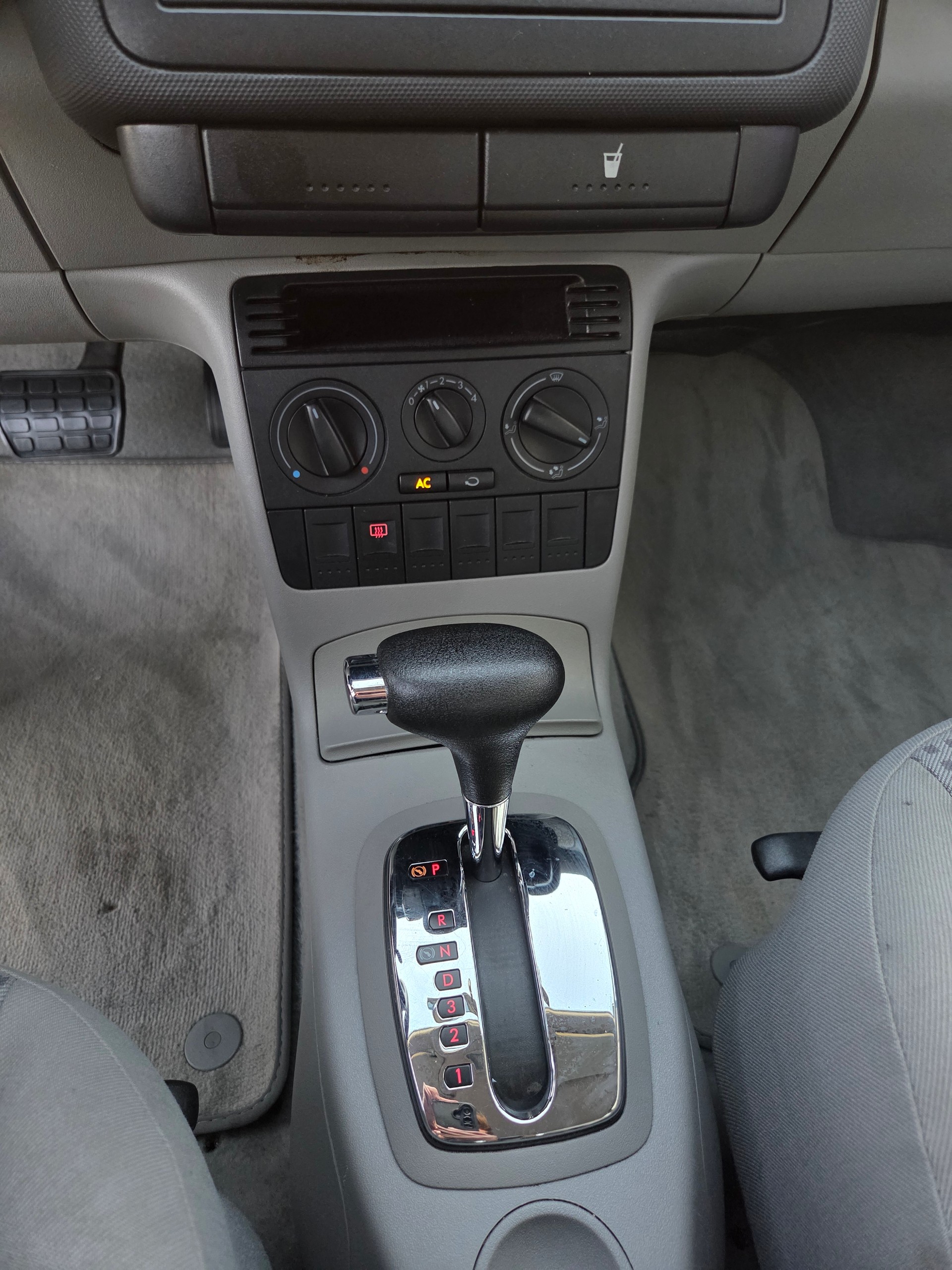 VW Polo 1.4 16V Comfortline Automat-image-13