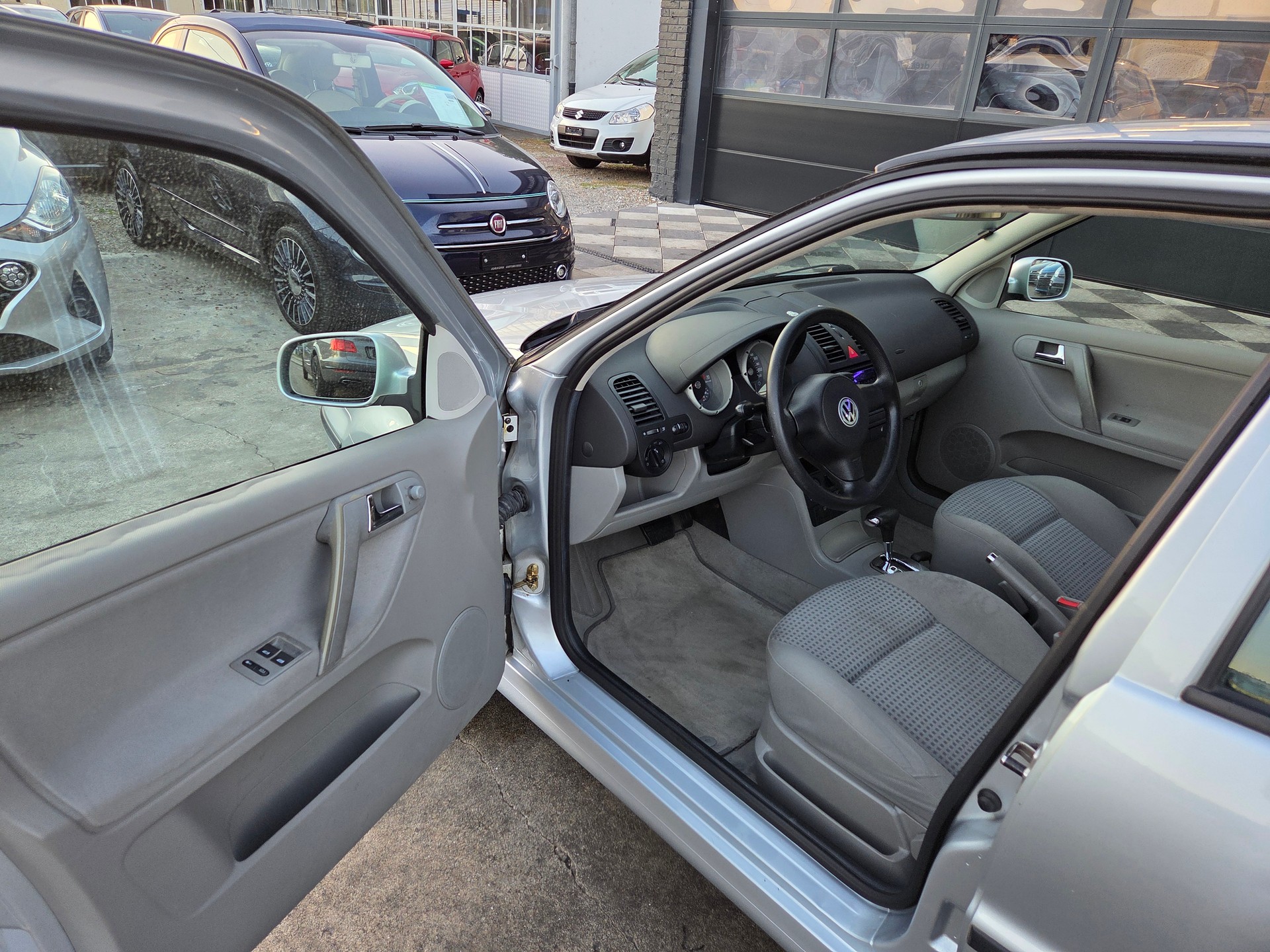 VW Polo 1.4 16V Comfortline Automat-image-9