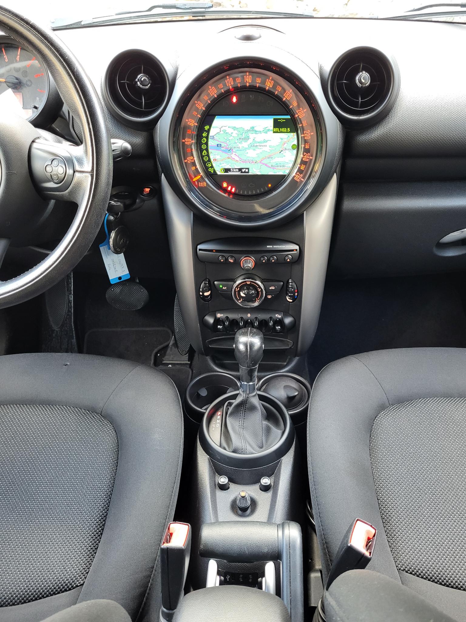 MINI Countryman Cooper D FWD Steptronic-image-9